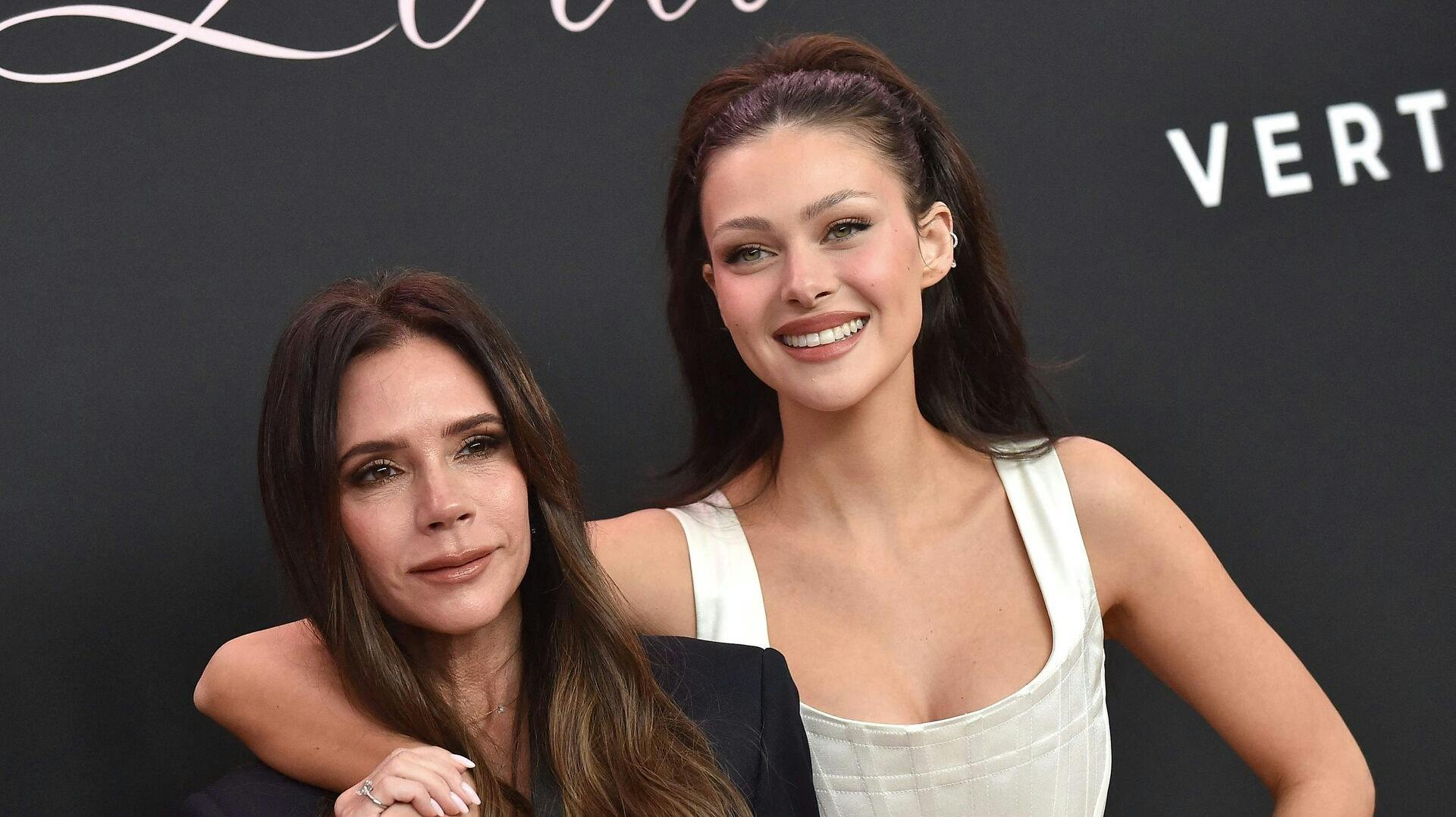 Victoria Beckham med svigerdatteren Nicola Peltz.