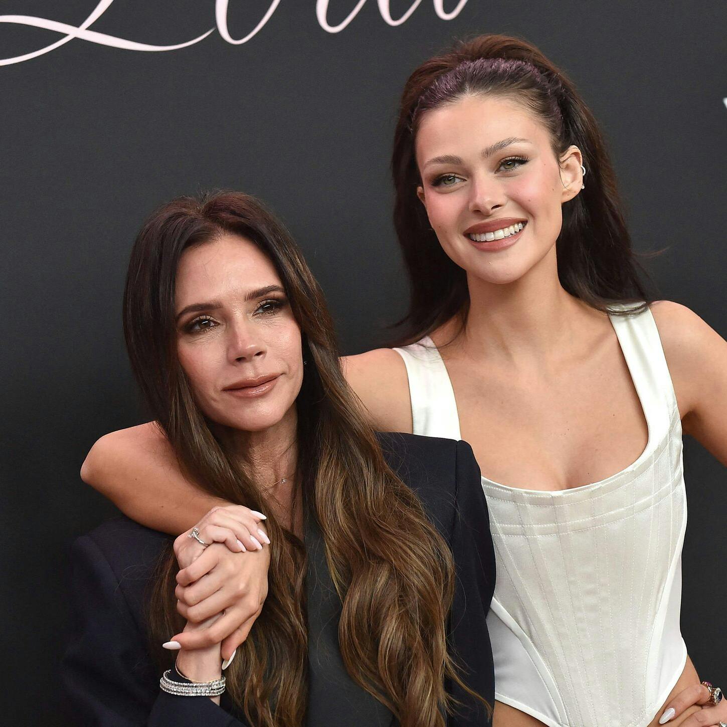 Victoria Beckham med svigerdatteren Nicola Peltz.