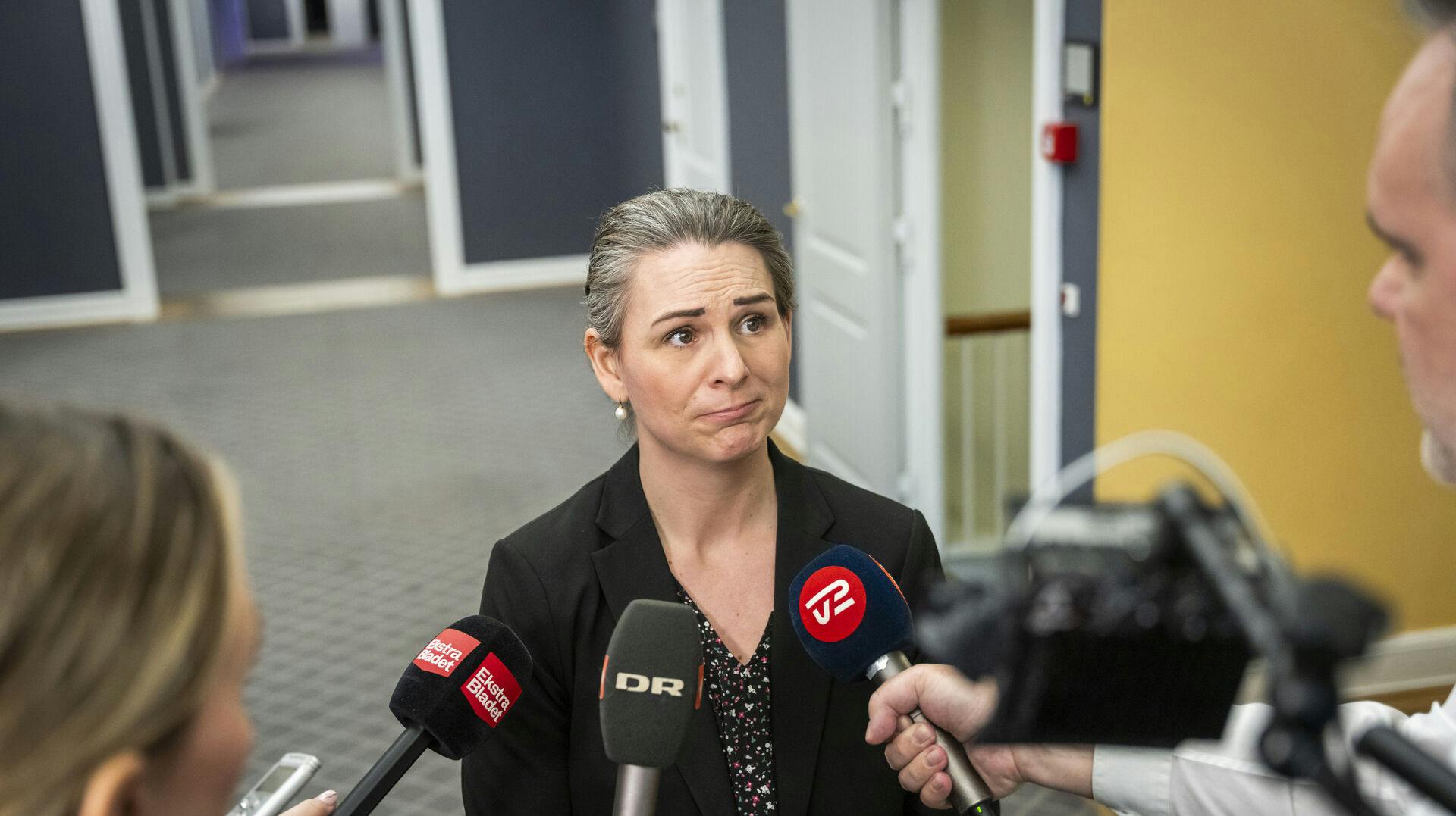 Mette Abildgaard (K) møder søndag pressen efter en mindehøjtidelighed for De Konservatives partiformand Søren Pape Poulsen på Christiansborg.