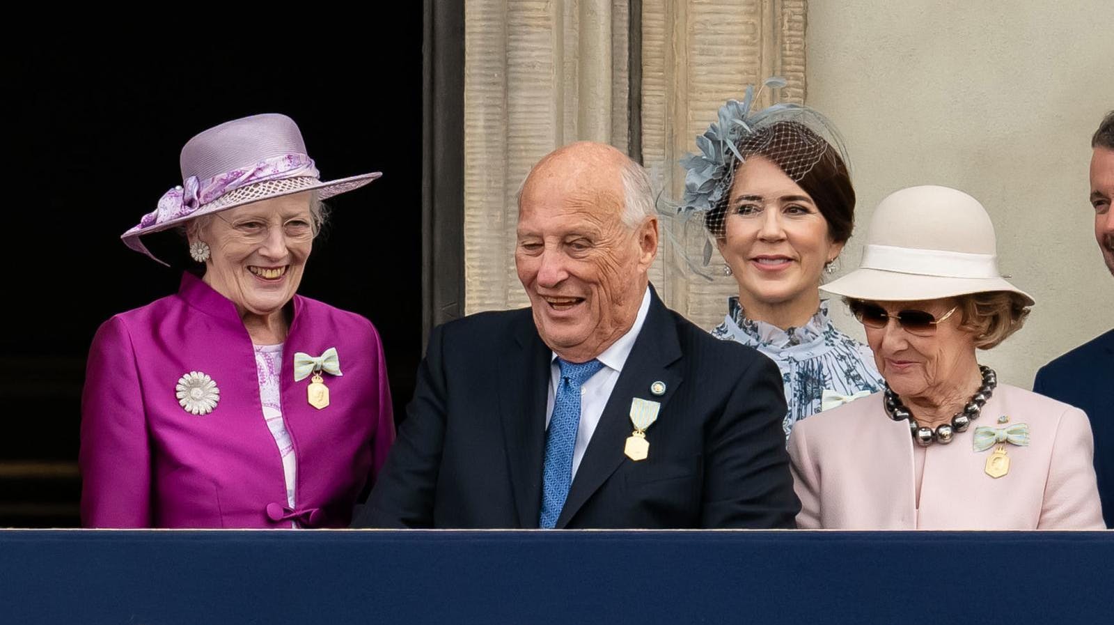 Her ses kongen sidste år, hvor både humøret og helbredet var noget bedre end i dag.