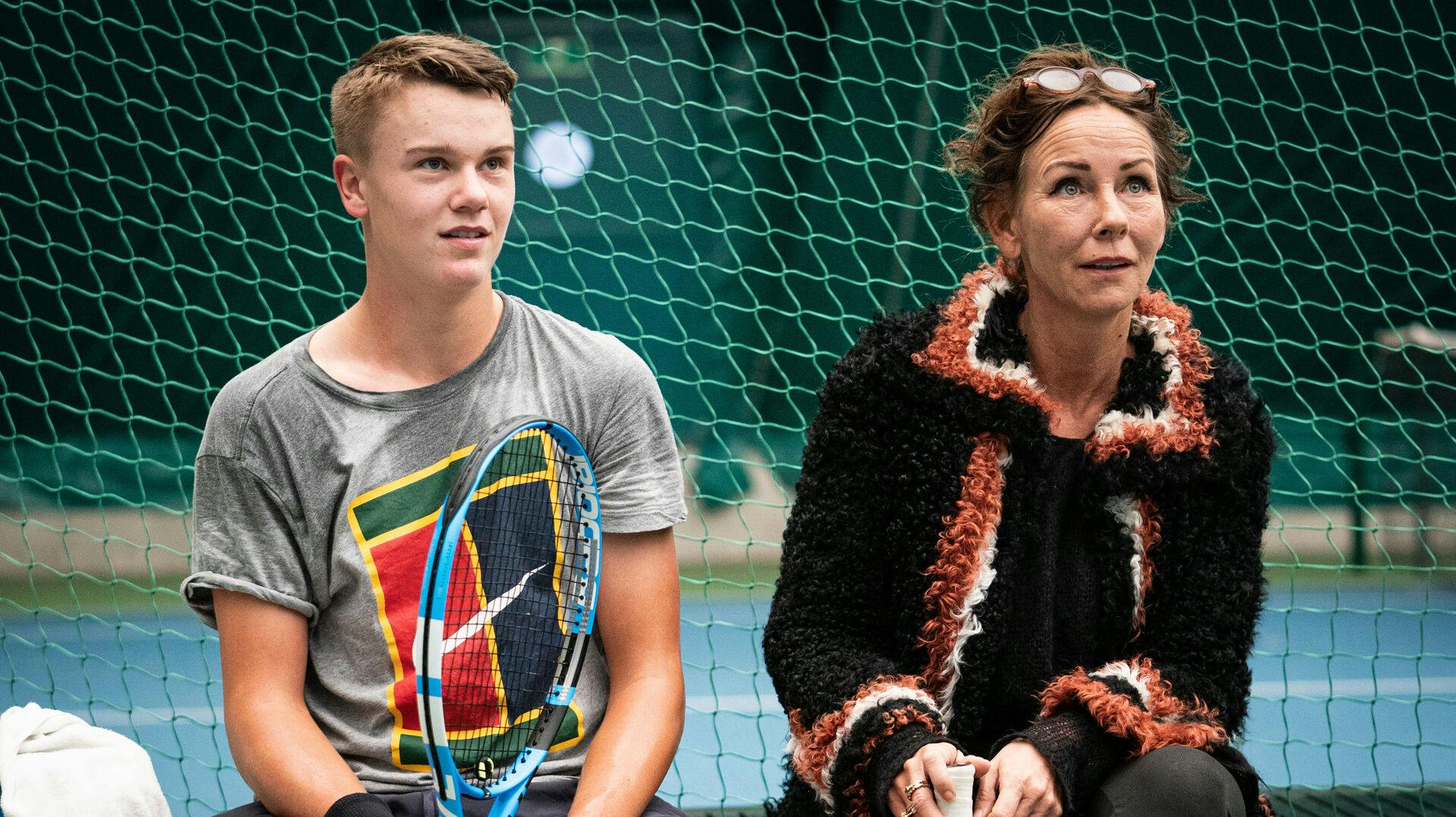 Aneke overlader intet til tilfældighederne, når det gælder sønnen Holger.