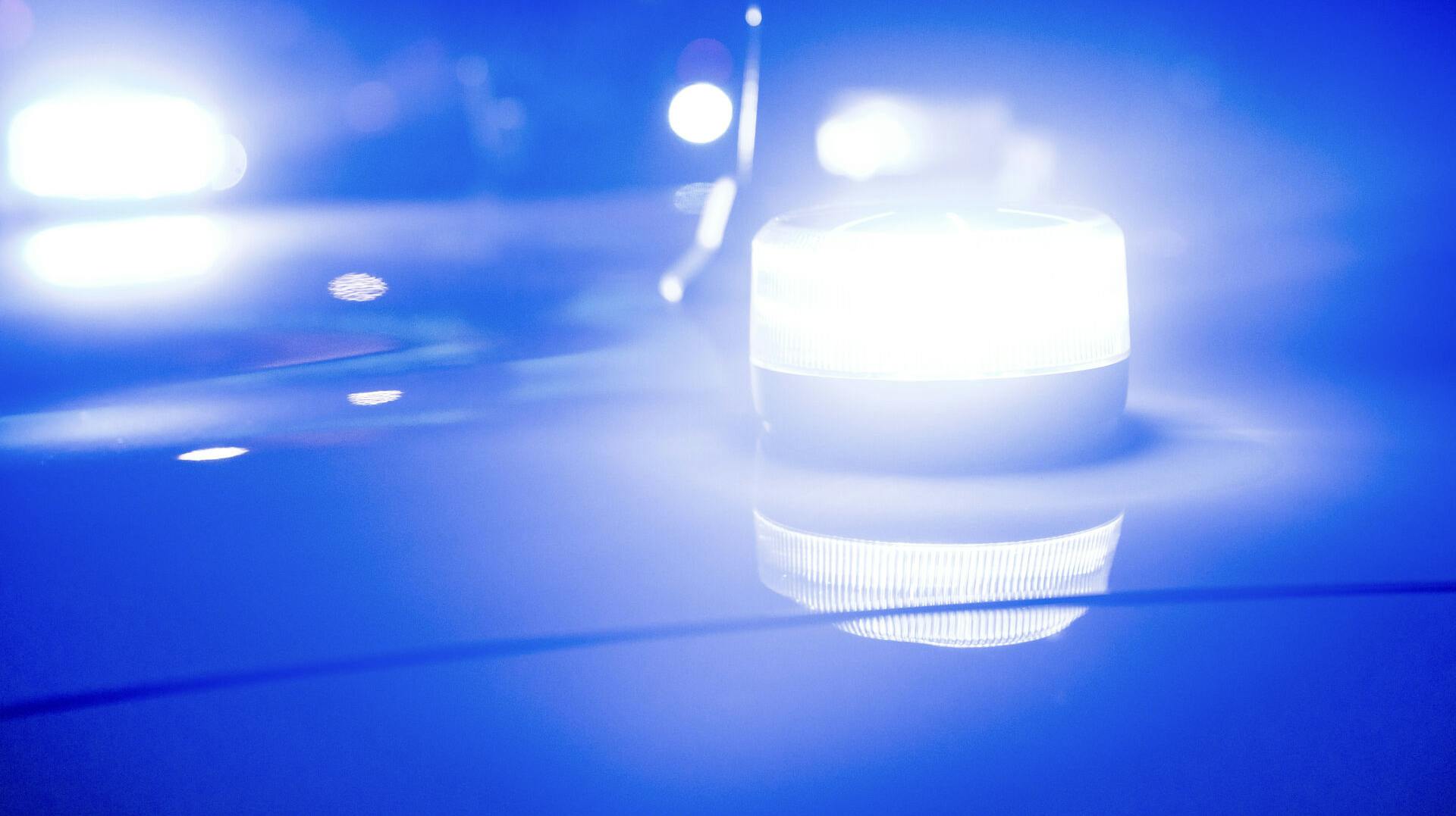 En politipatrulje var mandag aften ude til en opgave i Aalborg Øst, hvor en tilsyneladende meget fuld mand blev anholdt.