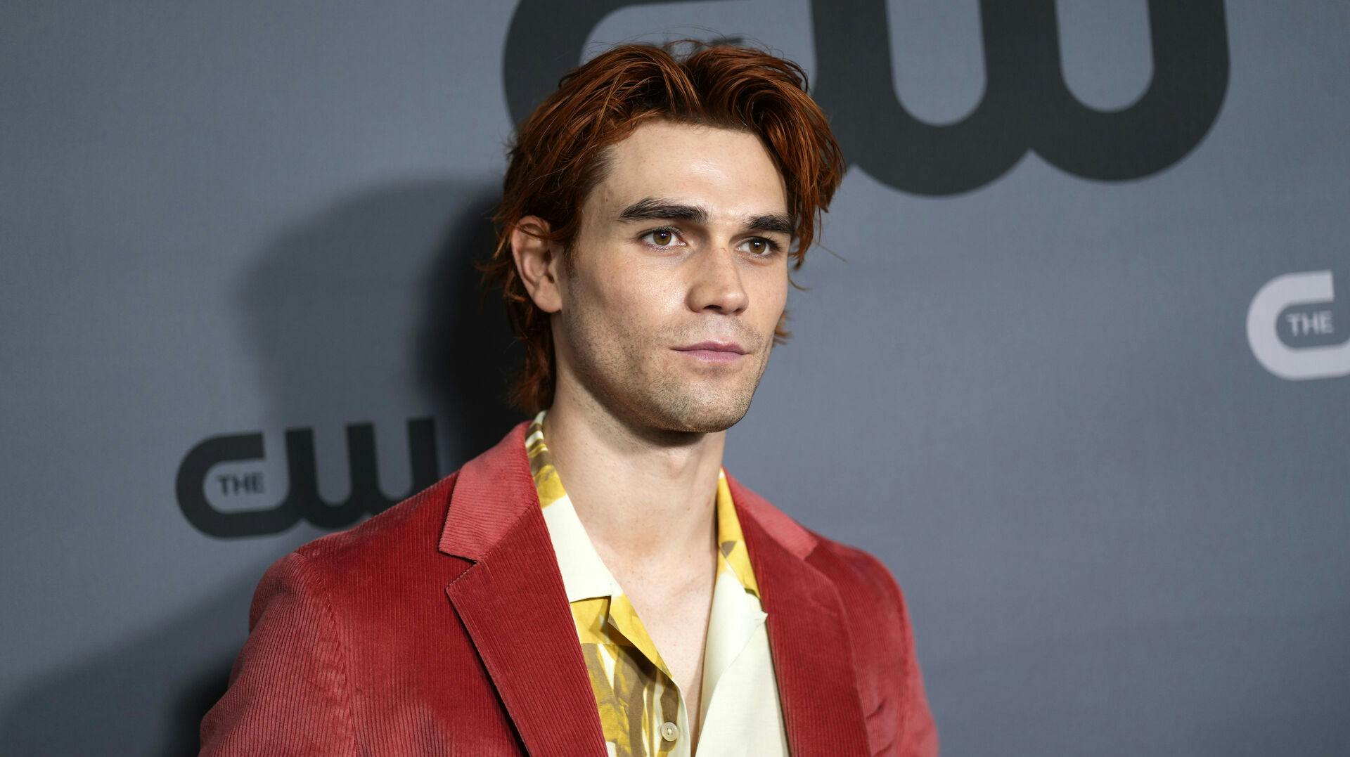 KJ Apa er igen på singlemarkedet.