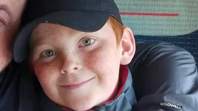 11-årige Tommi er død efter at have forsøgt sig med en viral udfordring på TikTok.