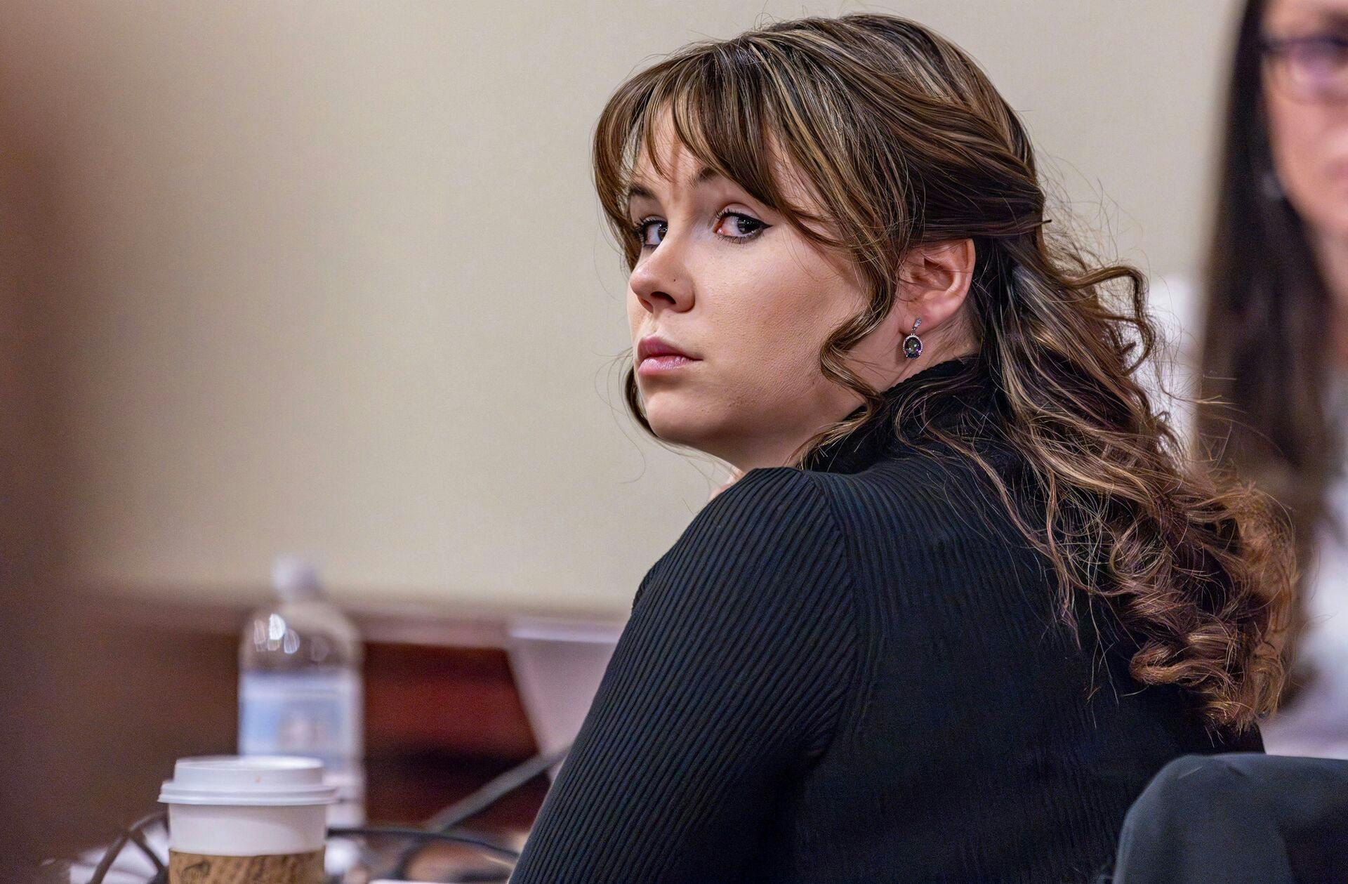 Hannah Gutierrez-Reed ses her i retten, hvor hun blev kendt skyldig for ikke at have levet op til sit ansvar for våbnene på filmsettet.