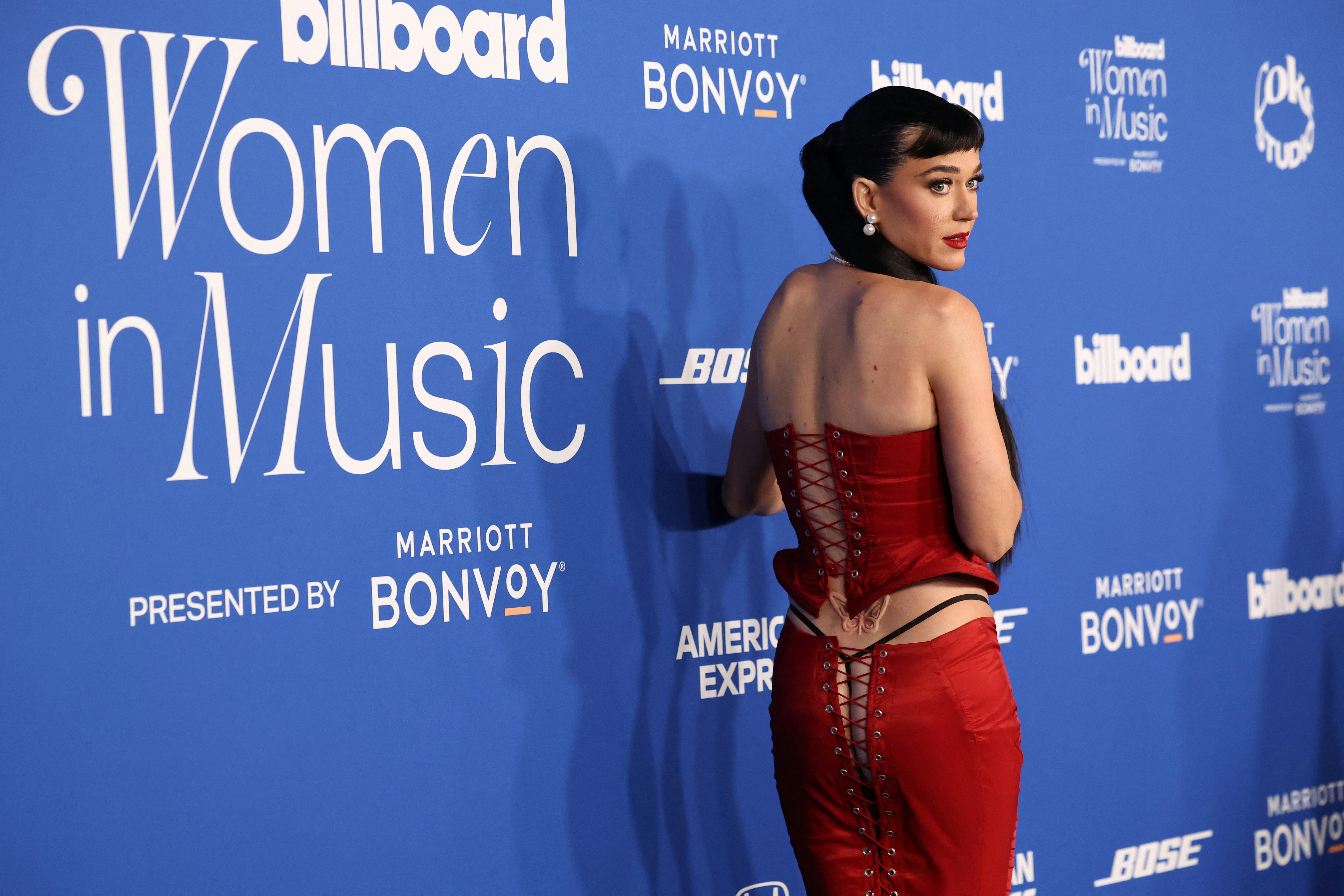 Katy Perry til Billboard Women in Music Awards. 