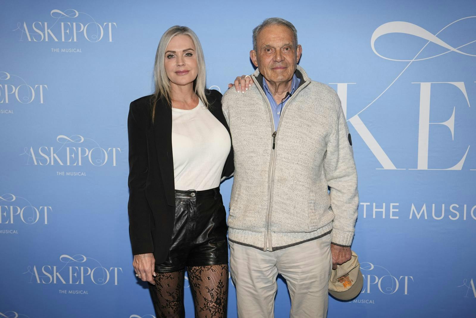 Janni og Karsten havde en hyggeaften i det københavnske til premierne på "Askepot - The Musical".
