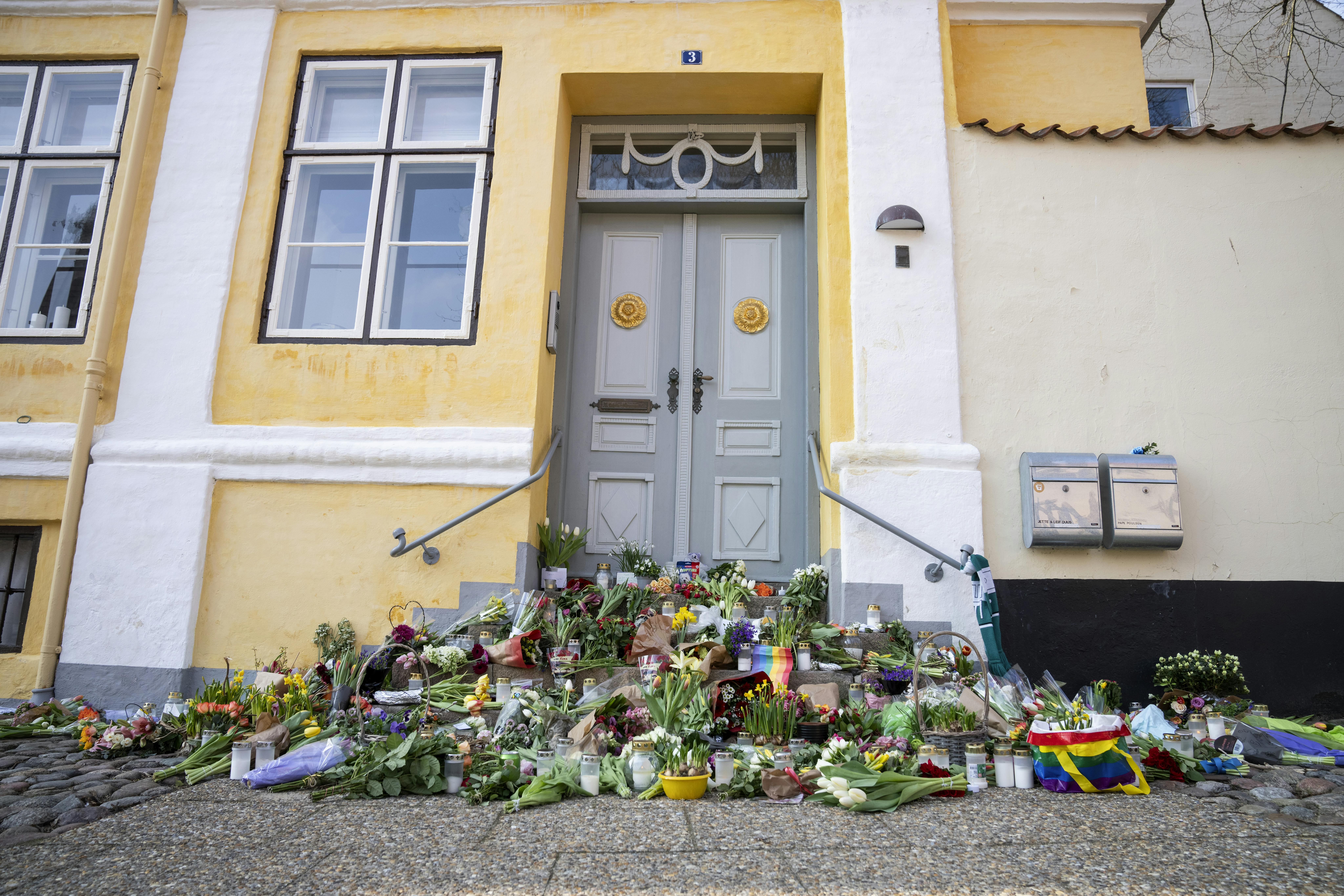 Søren Papes bopæl er første stop.