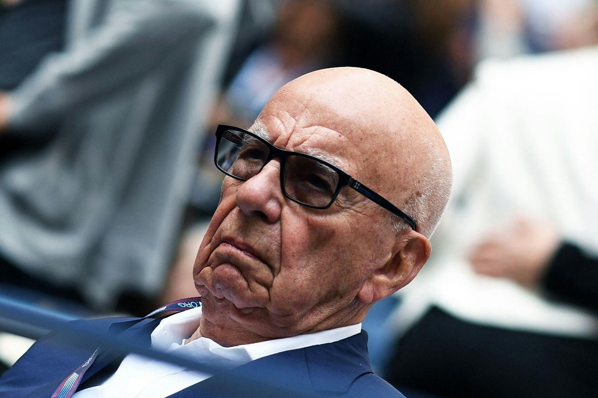 Medieverdenens utrættelige stenansigt, Rupert Murdoch, har slidt fire ægteskaber op - men har som 92-årig mod på et mere.