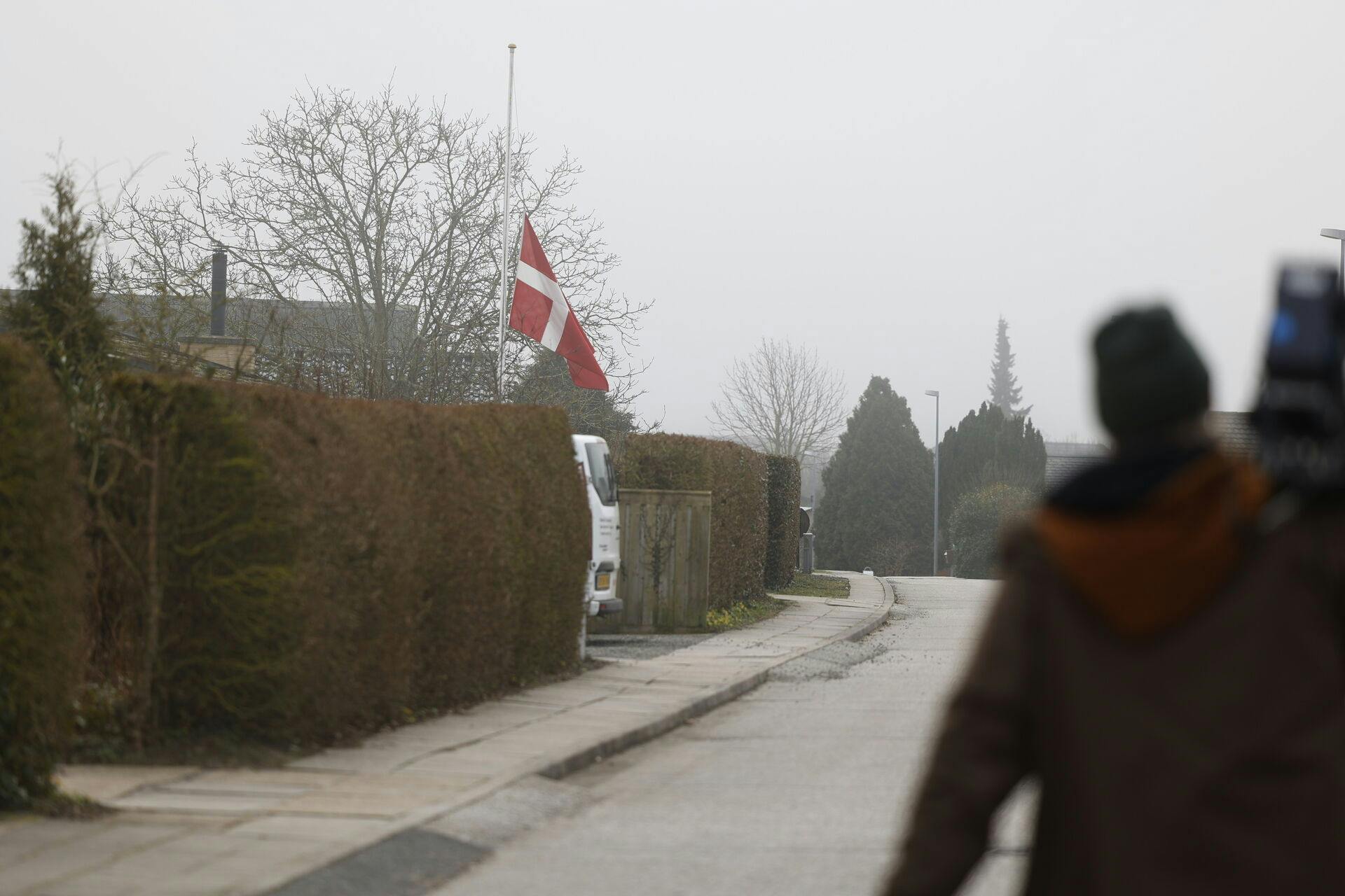 Østjyllands Politis teknikere arbejder på Guldregnvej i Randers fredag den 8. marts 2024. En mand døde kort efter, at han torsdag aften blev ramt af knivstik i det nordøstlige Randers, oplyser Østjyllands Politi.