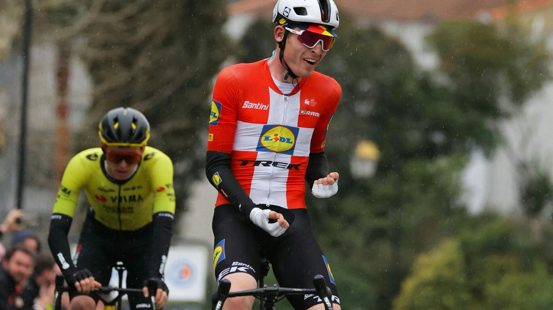 Lidl-Trek's Mattias Skjelmose kunne fredag juble over etapesejren. 