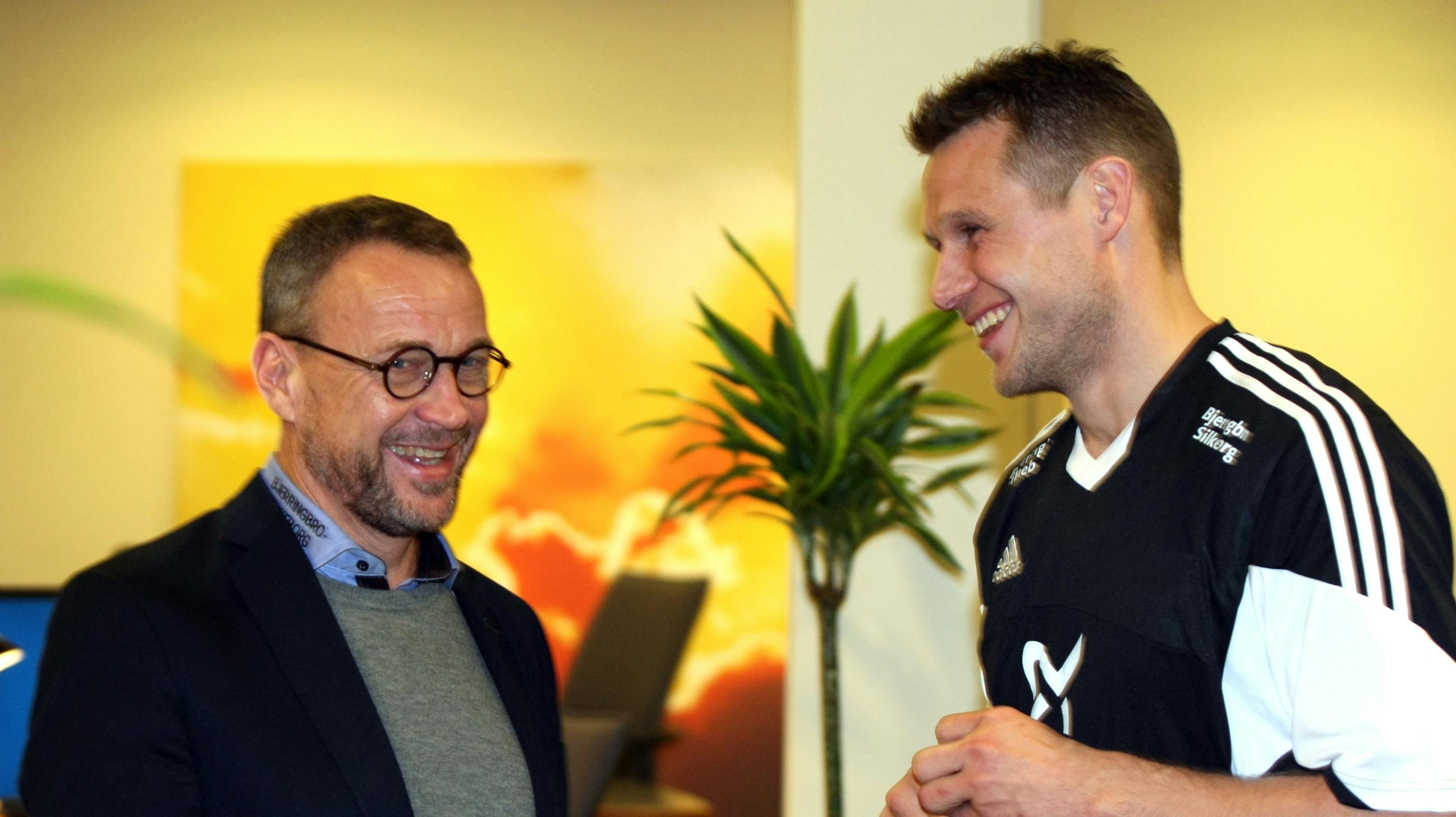 Det er Carsten Albrektsen til venstre.