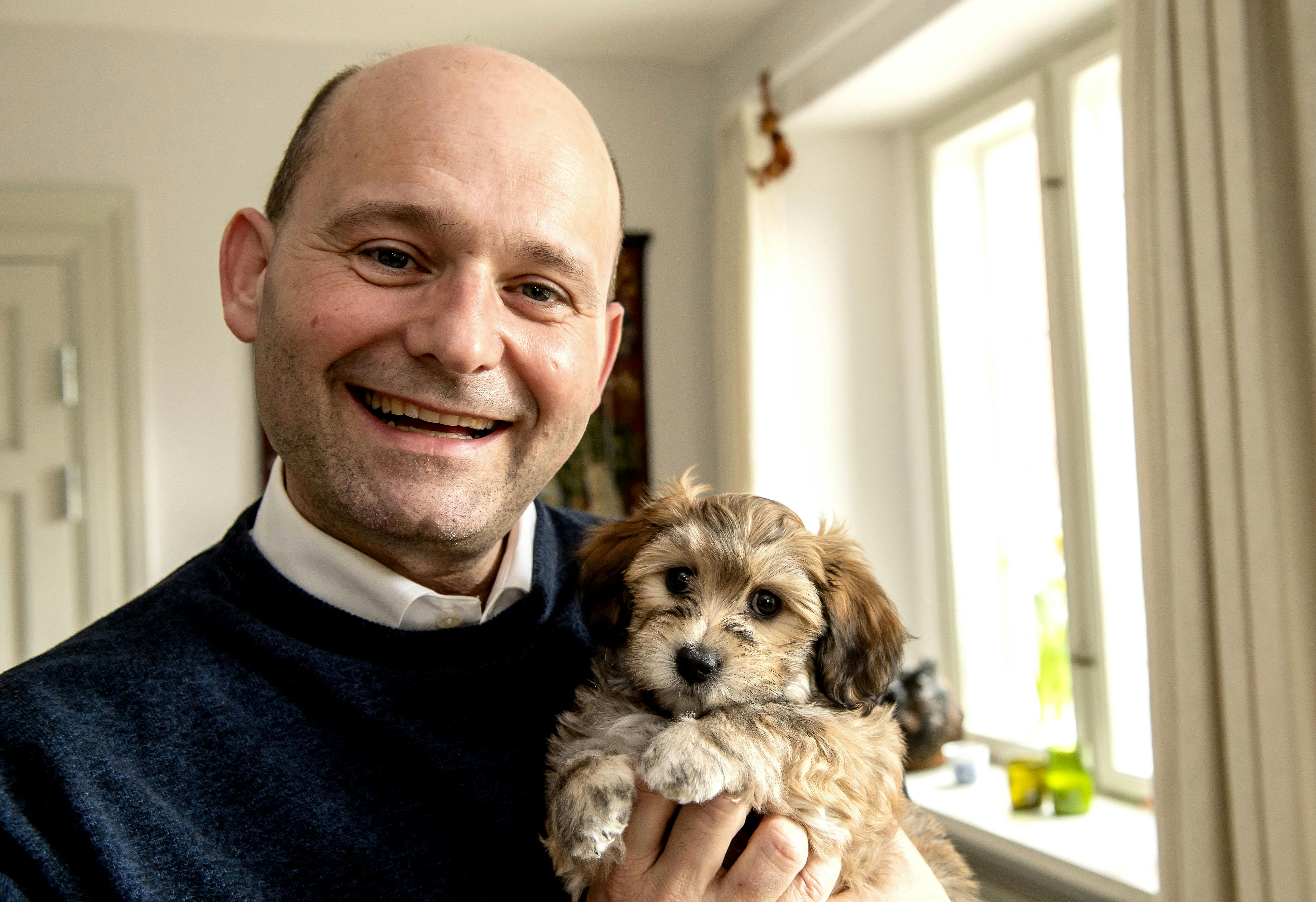Søren Pape Poulsen med sin hund Maggie, der er opkaldt efter Margaret Thatcher.  