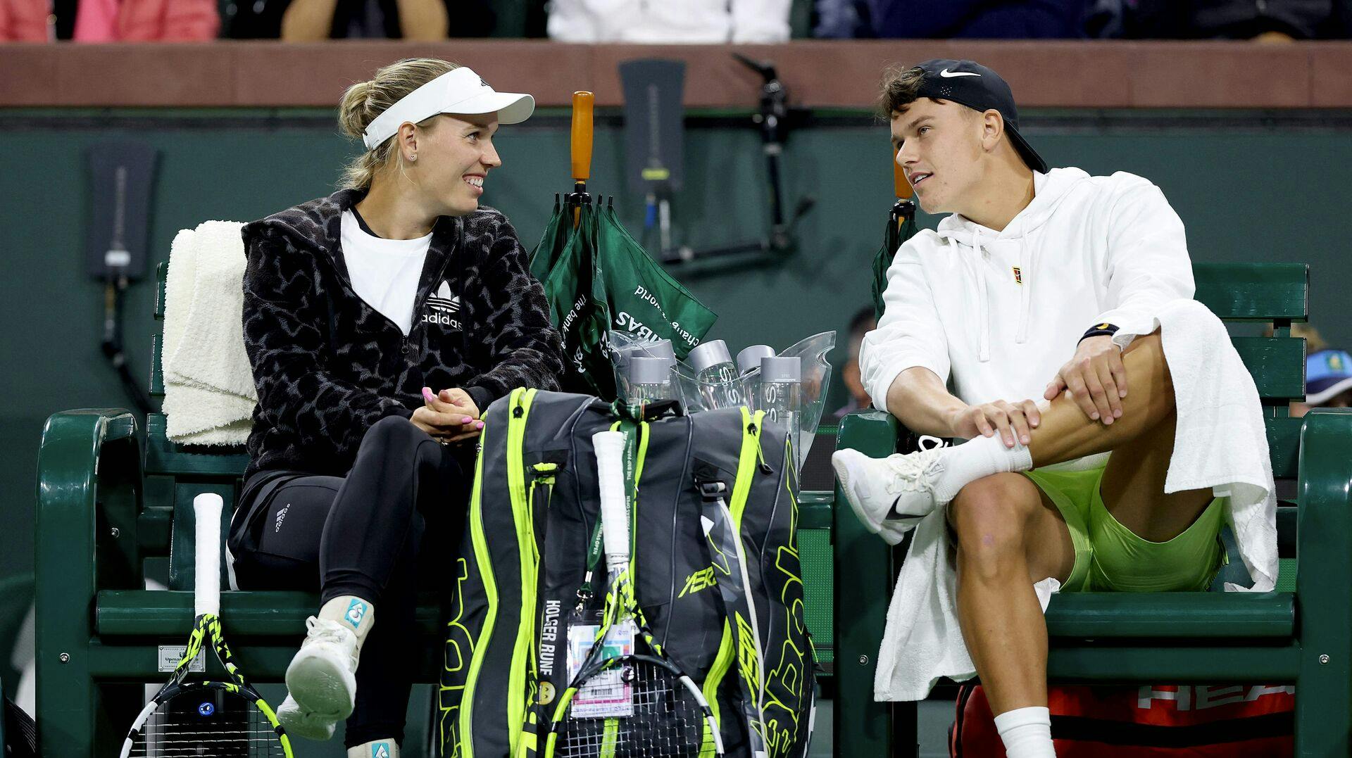 Holger Rune kan roligt blive siddende. Han slipper nemlig for en kamp og vinder alligevel.