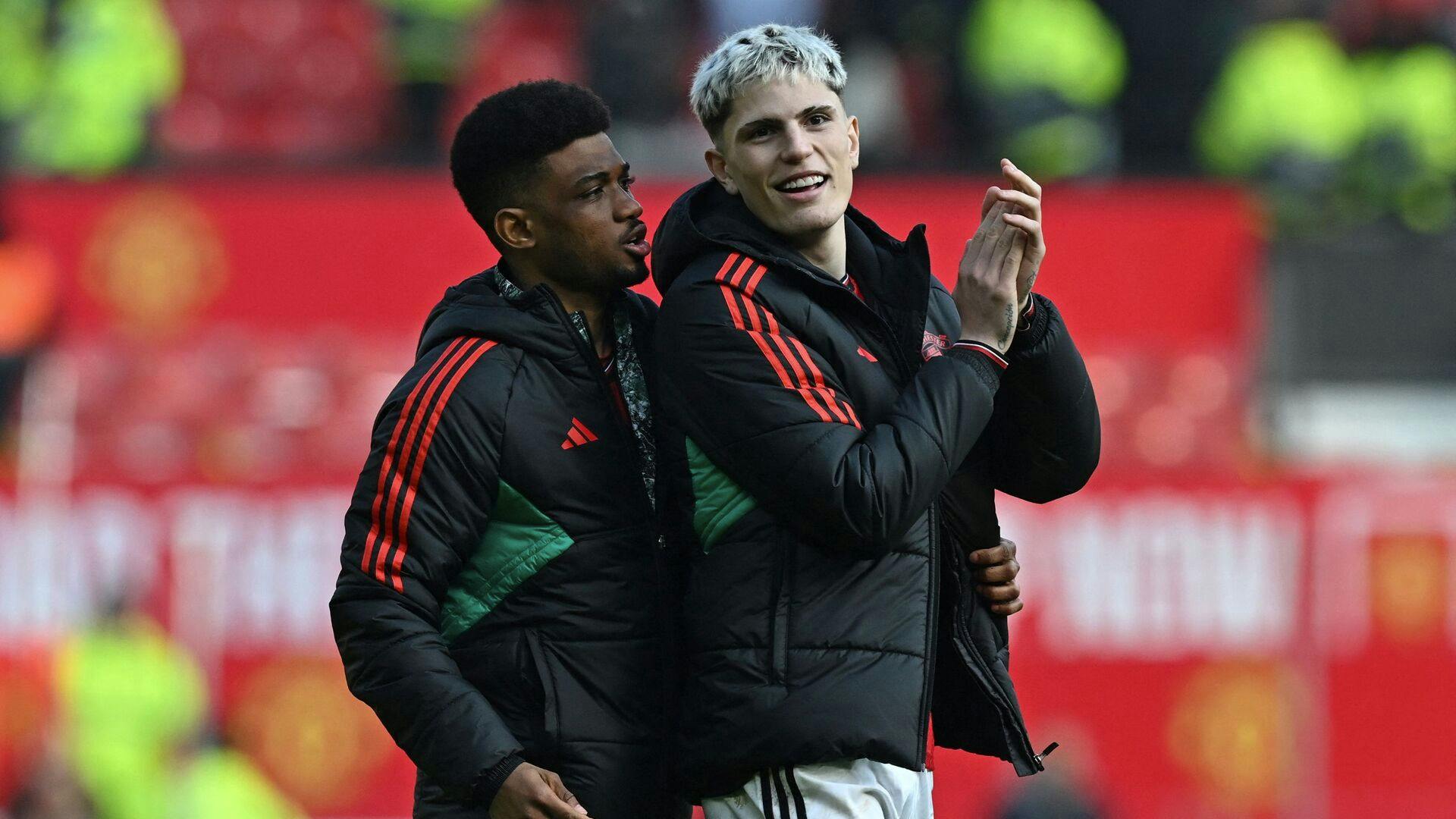 Manchester United's Amad Diallo (t.v.) og Alejandro Garnacho fejrer sejren, som særligt sidstnævnte har en stor rolle i.