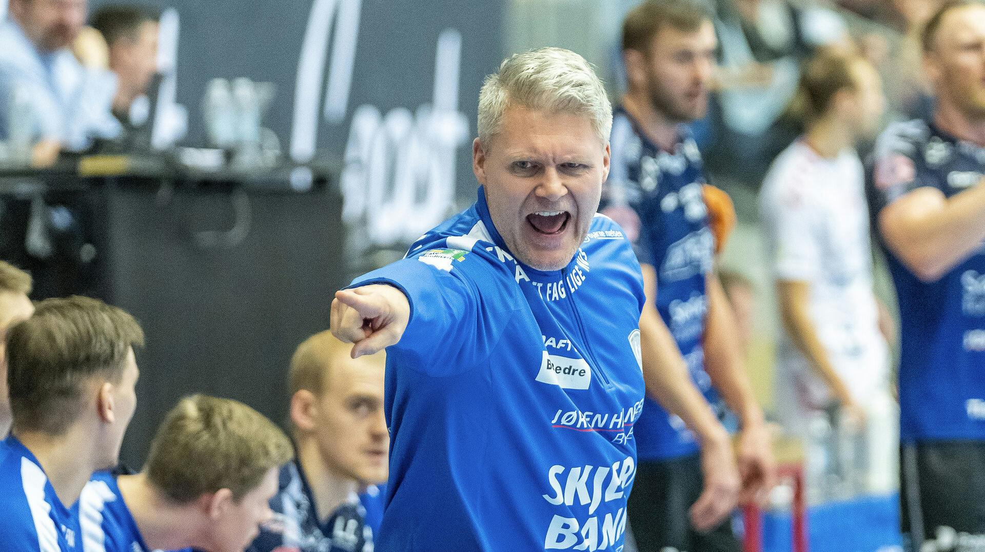 Anders Thomsen assistenttræner Ribe Esbjerg Håndbold i herreligakampen mellem Ribe-Esbjerg HH og Aalborg Håndbold i Blue Water Dokken Esbjerg. Den 20. november 2021. (Foto: John Randeris/Ritzau Scanpix)