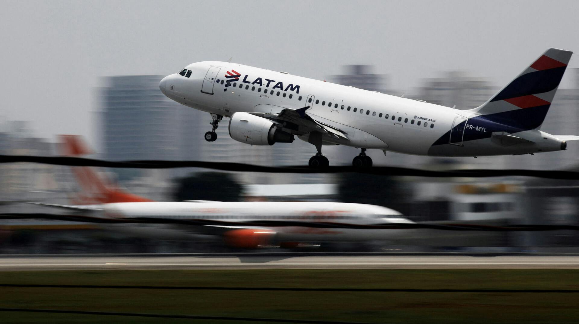 FILE PHOTO: A LATAM Airlines Brasil Airbus A319-100 plane takes off from Congonhas airport in Sao Paulo, Brazil December 19, 2017. REUTERS/Nacho Doce/File Photo