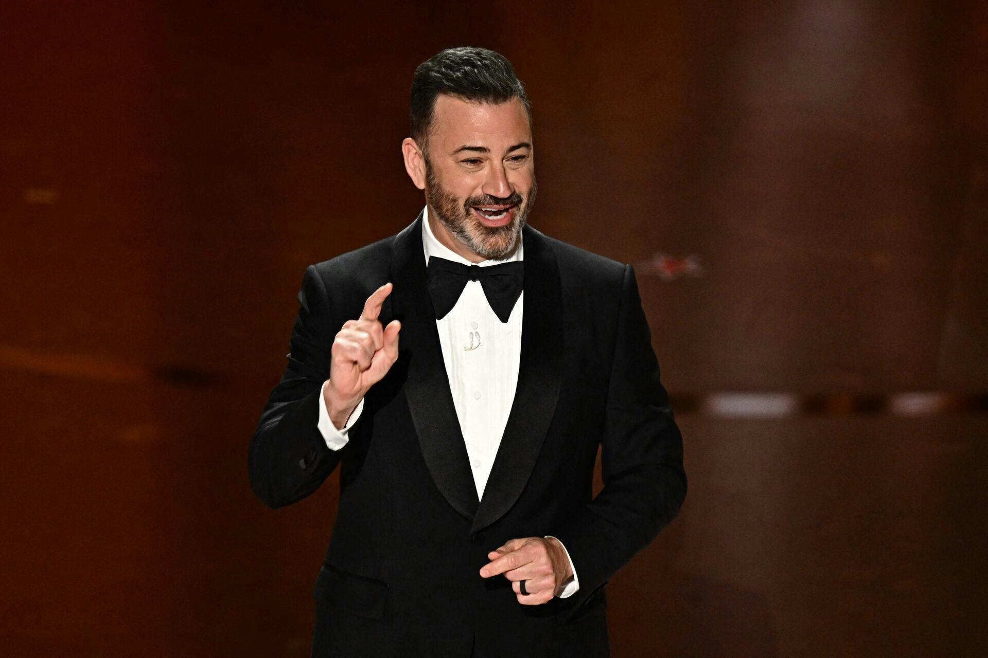 Jimmy Kimmel lader bestemt ikke til at tage jobbet for pengenes skyld.