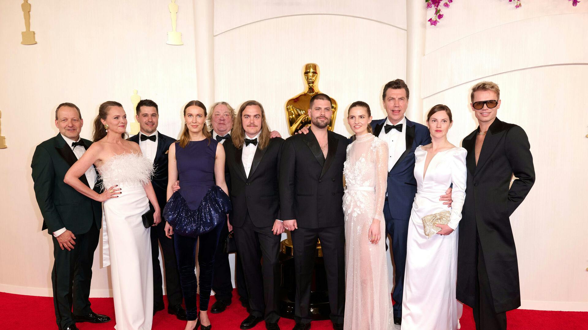 Oscar-nominerede Christian Norlyk og Lasse Lyskjær Noer på rød løber med holdet.