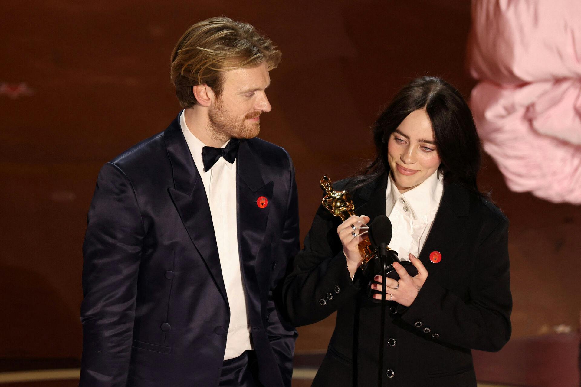 Billie Eilish og Finneas O'Connell løb med prisen for Bedste Originale Sang.