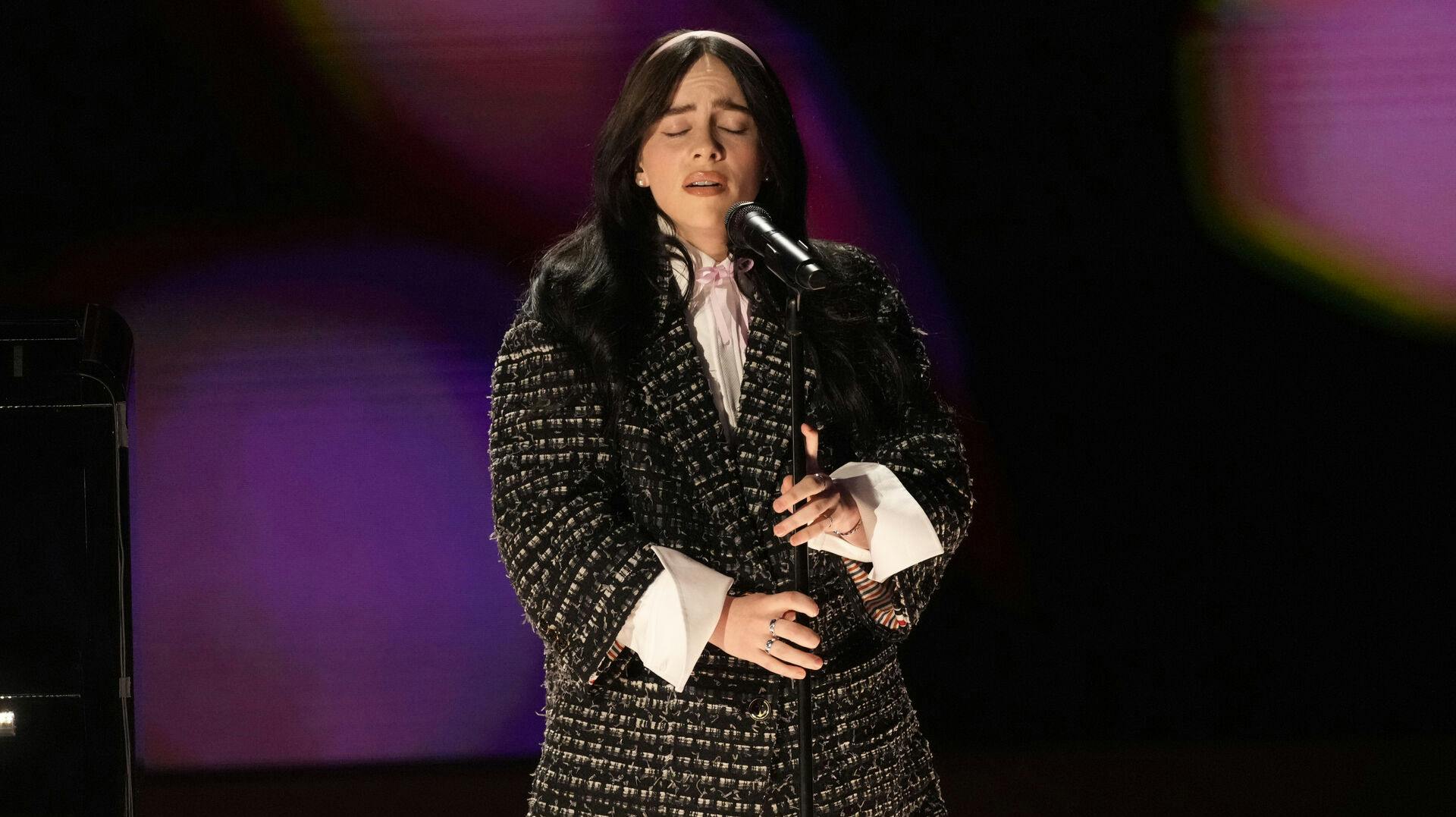 Billie Eilish optræder med "What Was I Made For?" til årets Oscar-uddeling.