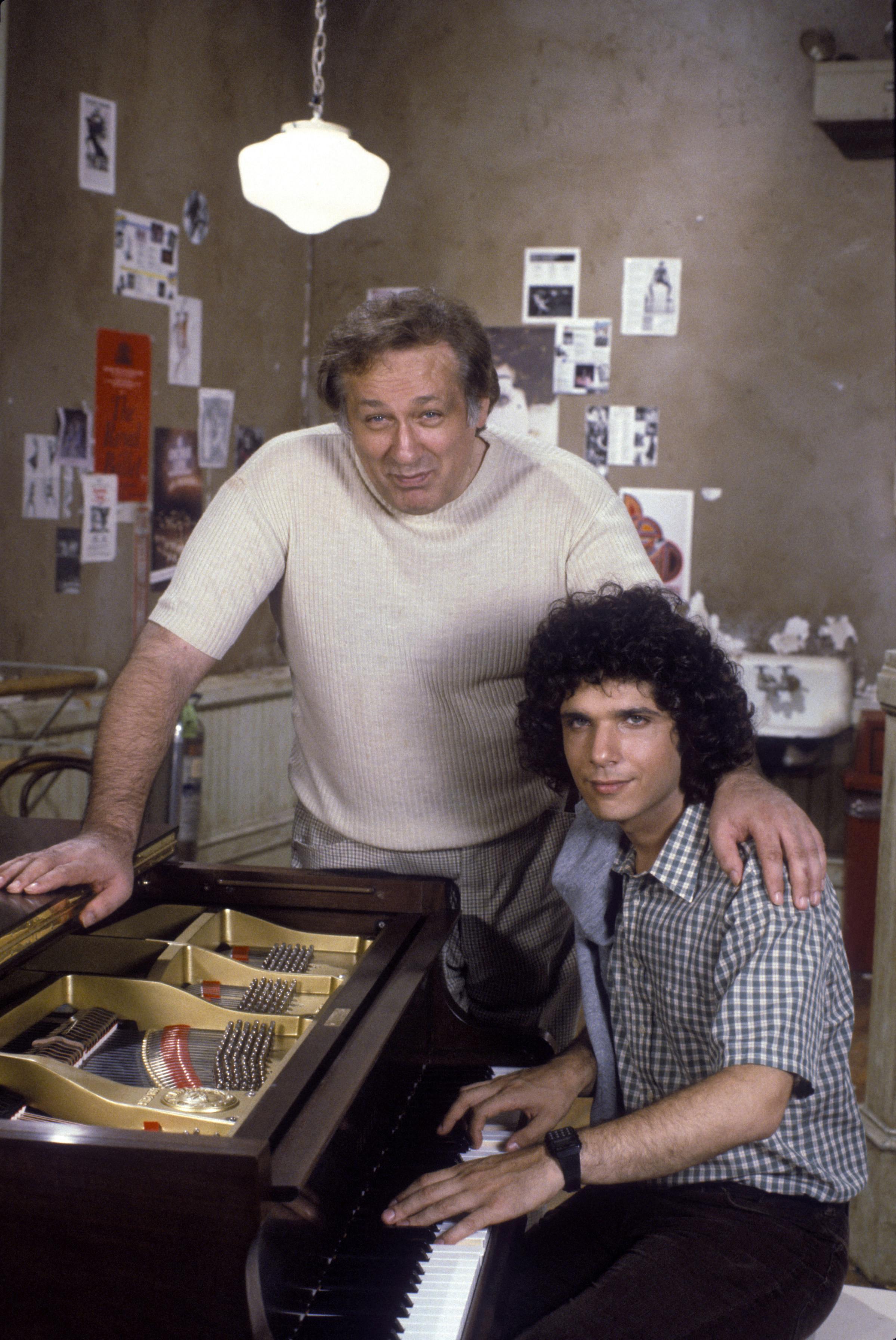 Carmine Caridi (til højre) i "Fame" fra 1984 - med Lee Curreri.