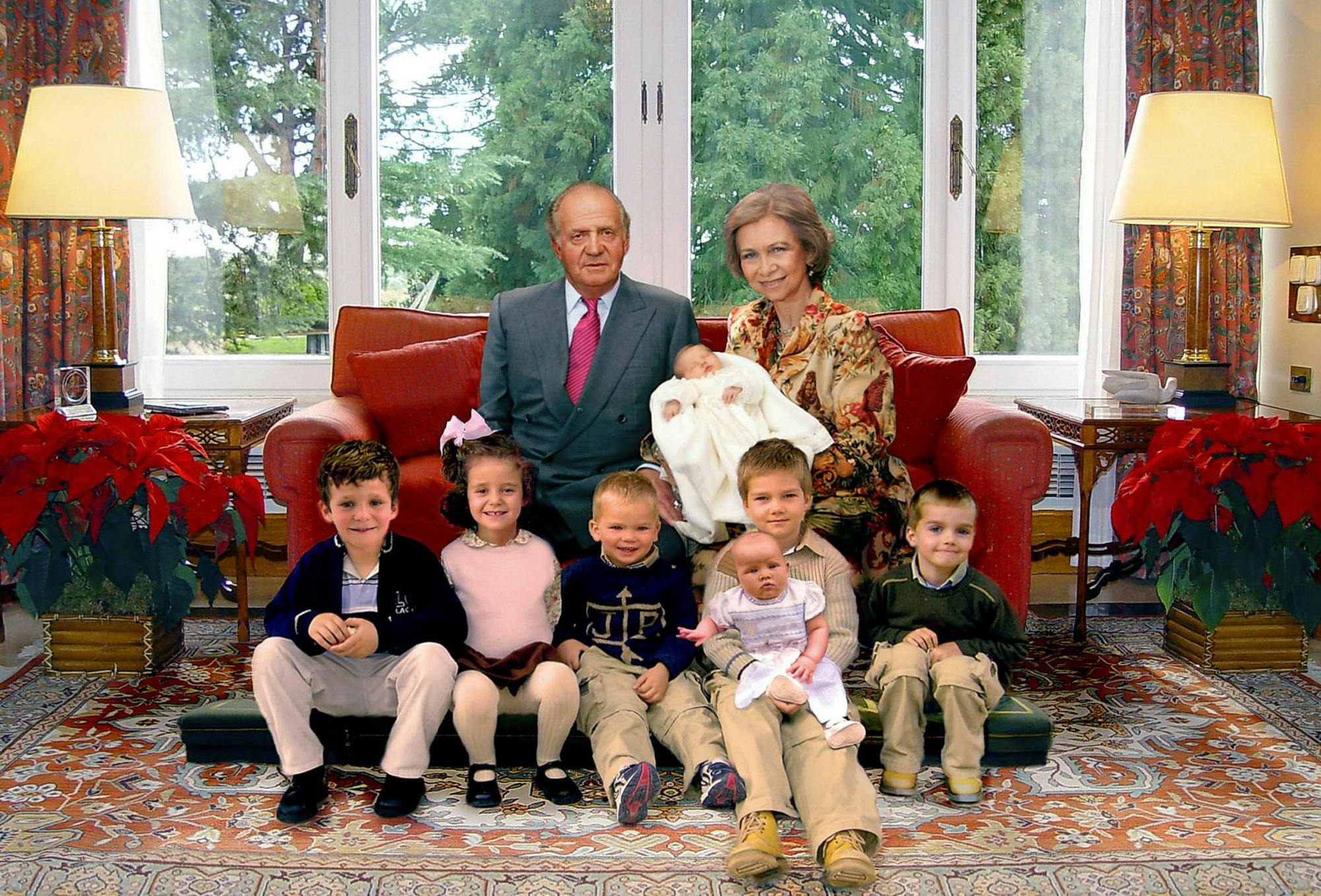 Tilbage i 2005 skabte dette foto af det spanske kongepar med deres syv børnebørn stor opsigt. 