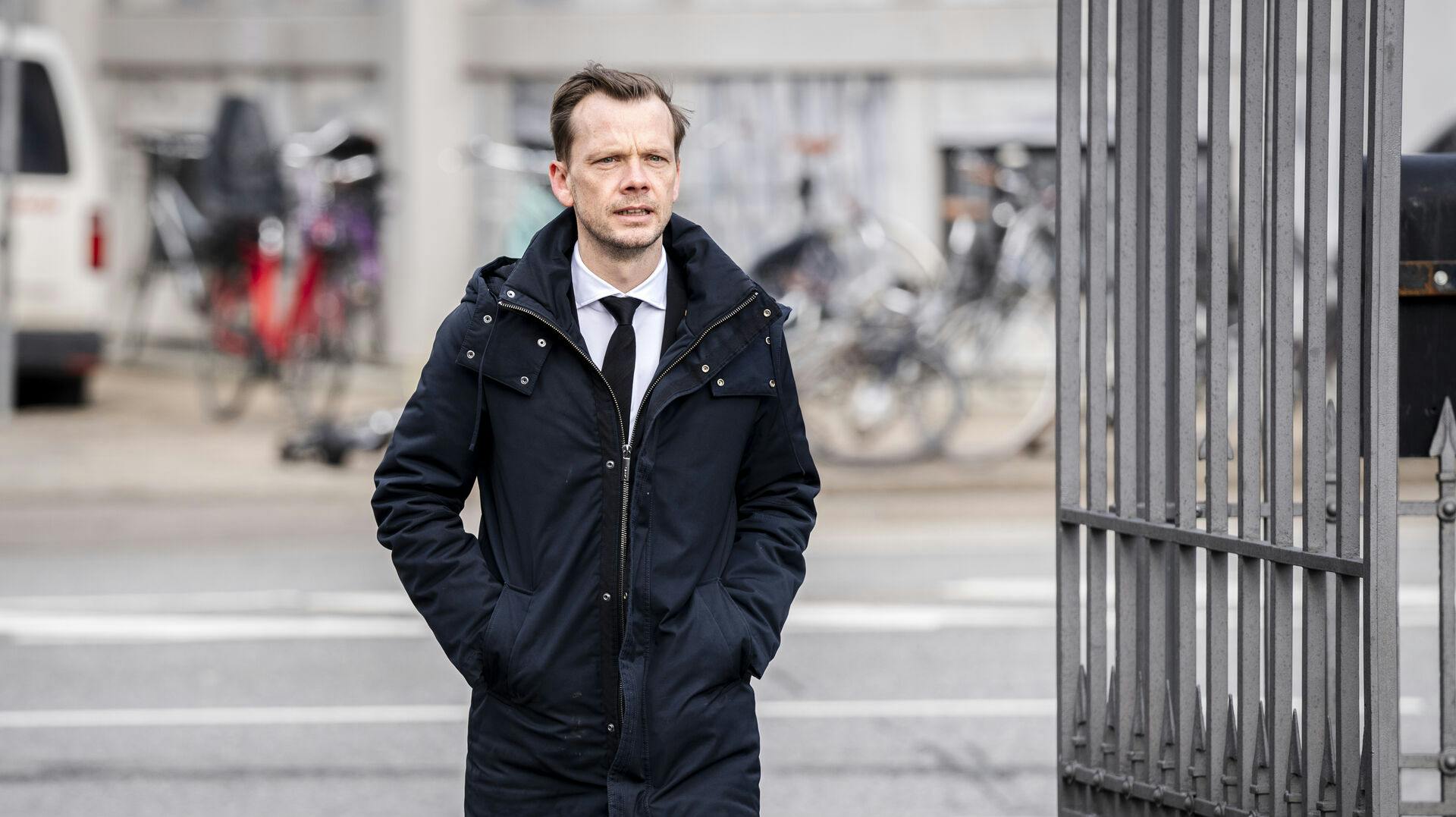 Justitsminister Peter Hummelgaard (S) reagerer nu på drabssagen i Hjallerup, hvor en 13-årig pige mandag aften mistede livet.