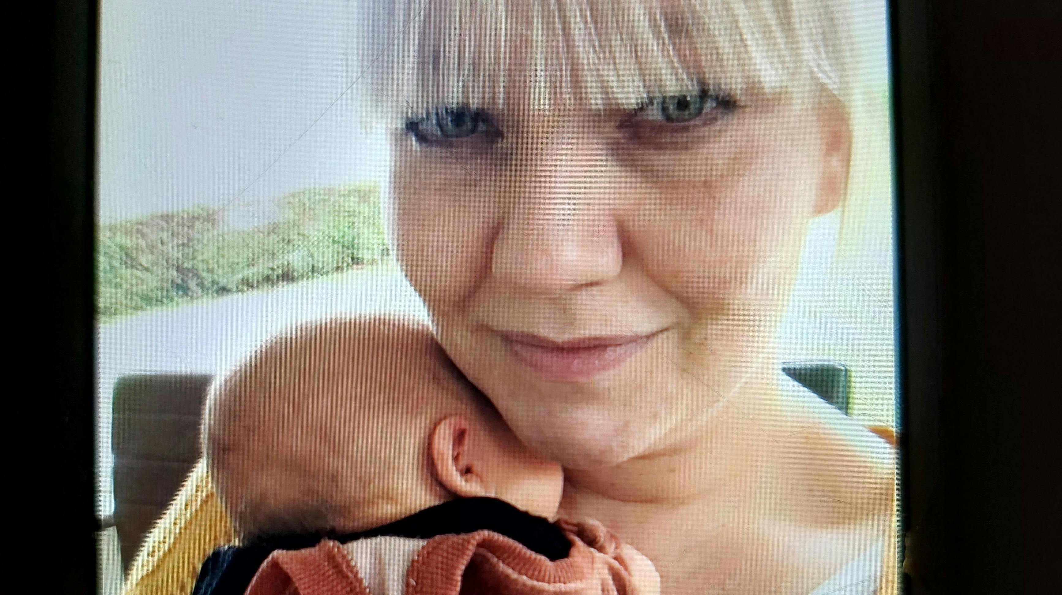 Mia Maja havde alt, da hun fødte sin søn. En sød mand. Et nyt hus. Og en lykke uden lige. Men på få dage gik det så galt, at hendes mand så på hende med bange øjne.