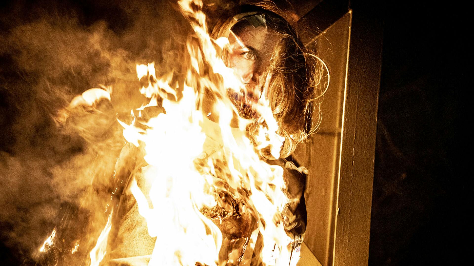 Det skabte stor forargelse, da dukken af Mette Frederiksen brød i flammer. Tre mænd er nu idømt fængsel.