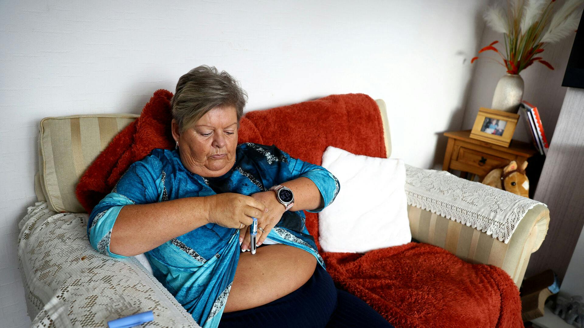 Salget af Ozempic sendte sidste år en formue ned i kassen hos Novo. Og ikke fra diabetespatienter, som den britiske kvinde på billedet, men fra kunder der vil have en nemmere genvej til at tabe sig.