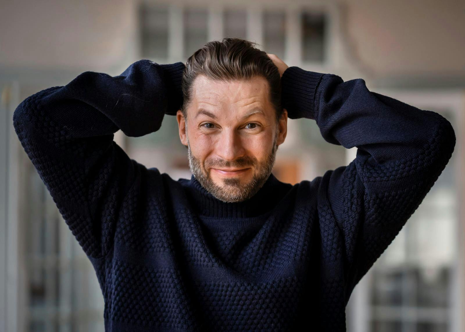 Stjernen ærgrer sig over, at han blev fældet af en myg på drømmeferien: – Det jo både så kedeligt, spild af liv og spild af penge, siger han.