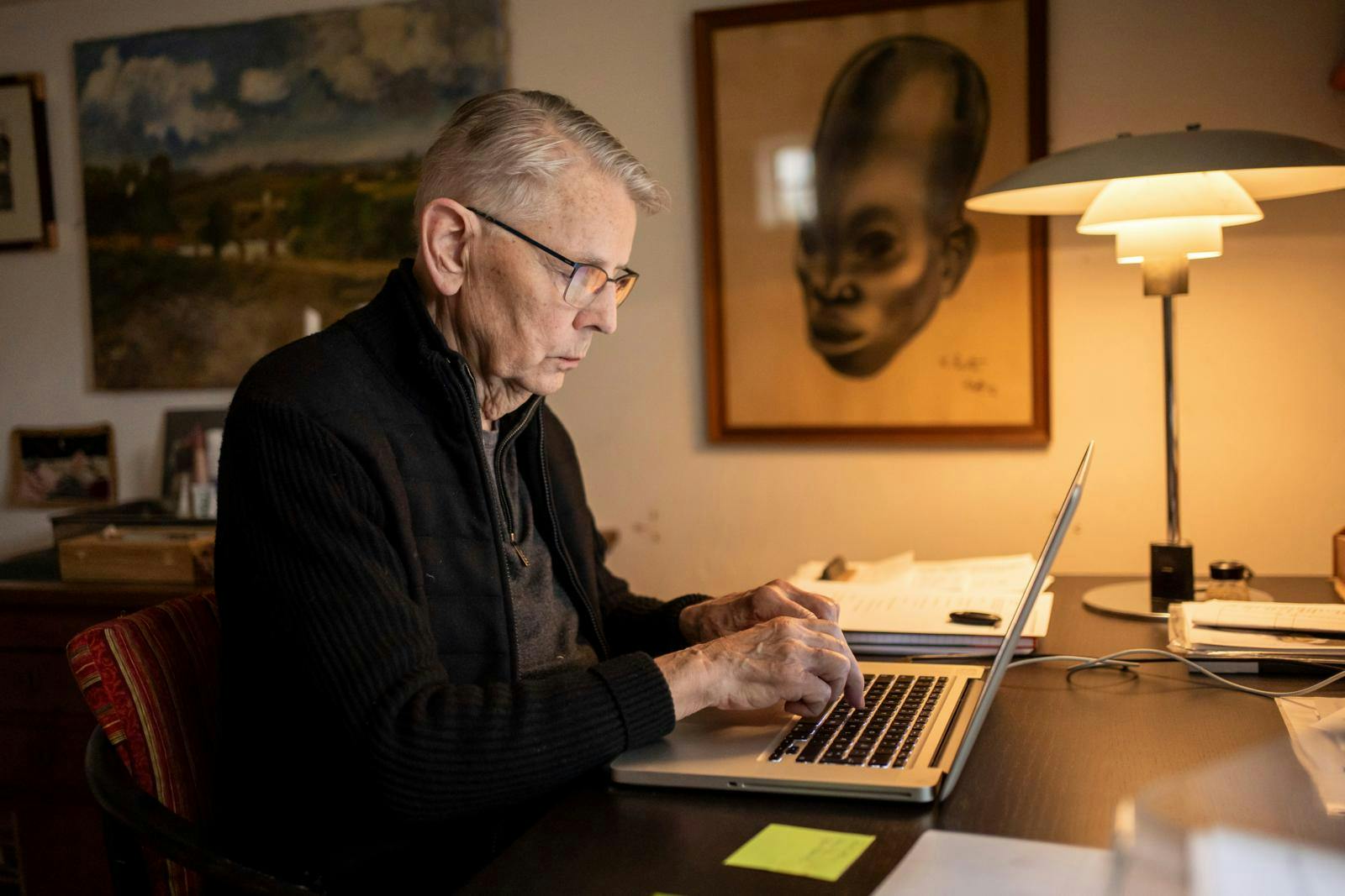 – Jeg har det godt, når jeg sidder ved computeren og skriver. Jeg elsker at sidde og formulere mig, og det har jeg virkelig lyst til, siger Ebbe, som har fået en del af livsmodet tilbage.