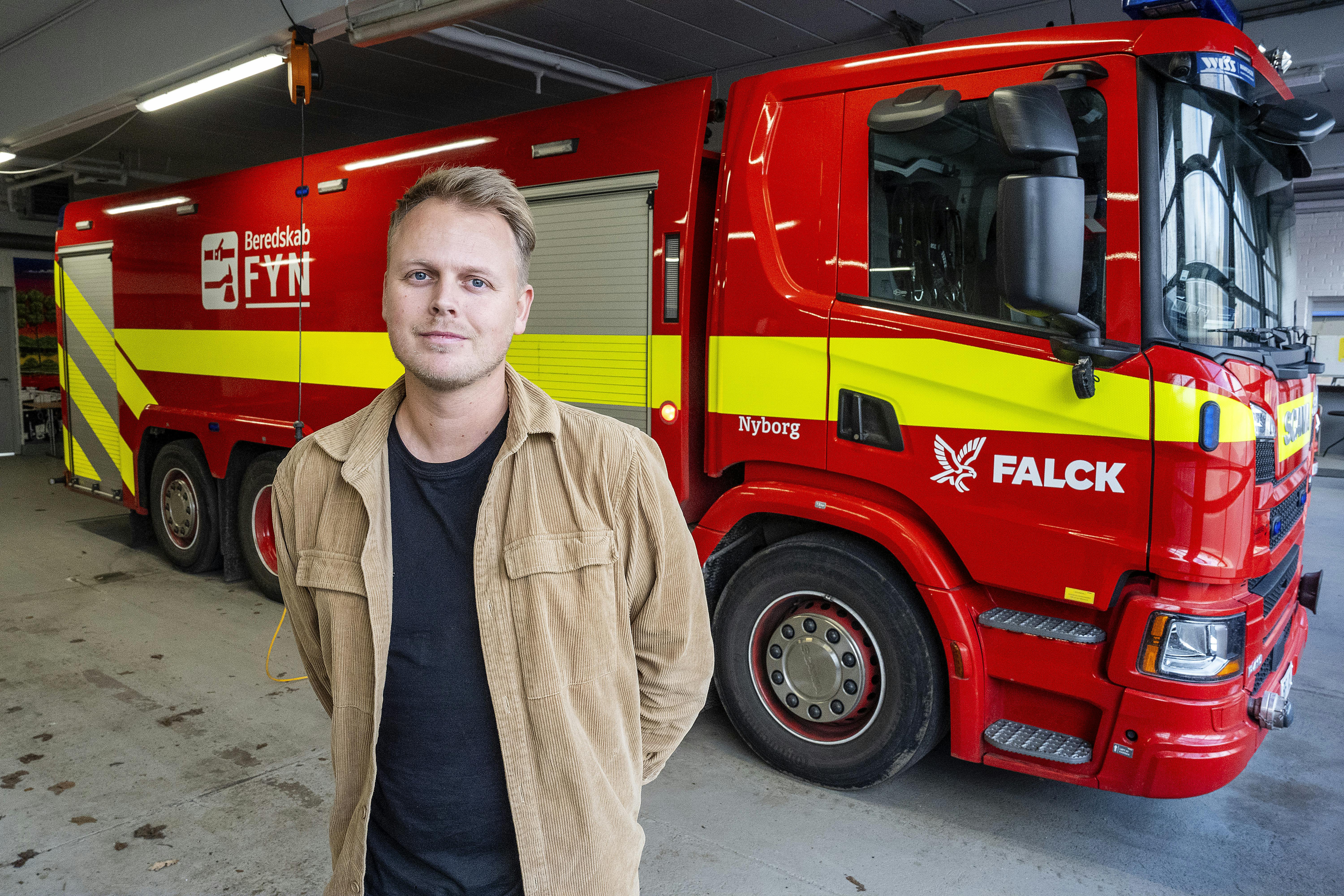 På brandstationen i Nyborg er der kun tilkaldebrandmænd.   Derudover arbejder Benjamin som DJ til bryllupper og firmafester, og så gik han i januar i gang med at studere på adgangskurset til ingeniøruddannelsen, da han gik direkte fra 10. klasse ud på arbejdsmarkedet i nattelivet – hvor han arbejdede indtil 2018 – og derfor ikke har en gymnasial uddannelse.