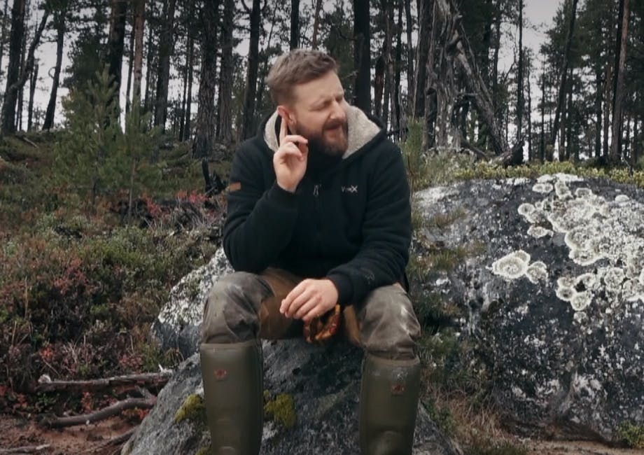 - Jeg ved ikke, om I kan høre det. Kan I høre det? "Det' buuschcraaaaaft", siger Anders i første afsnit, hvilket hurtigt blev delt vidt og bredt på nettet.