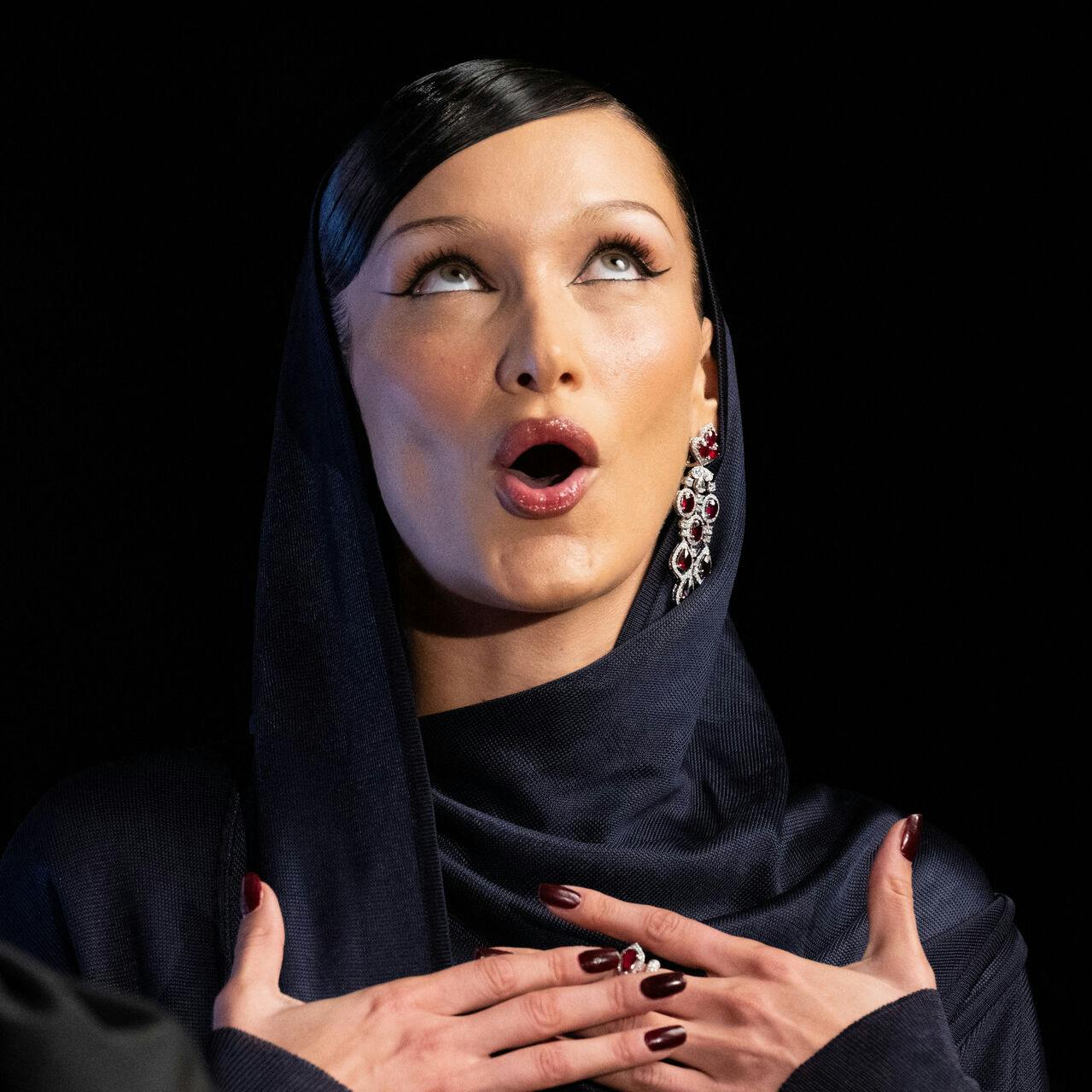 Bella Hadid er faldet pladask for en texansk cowboy.