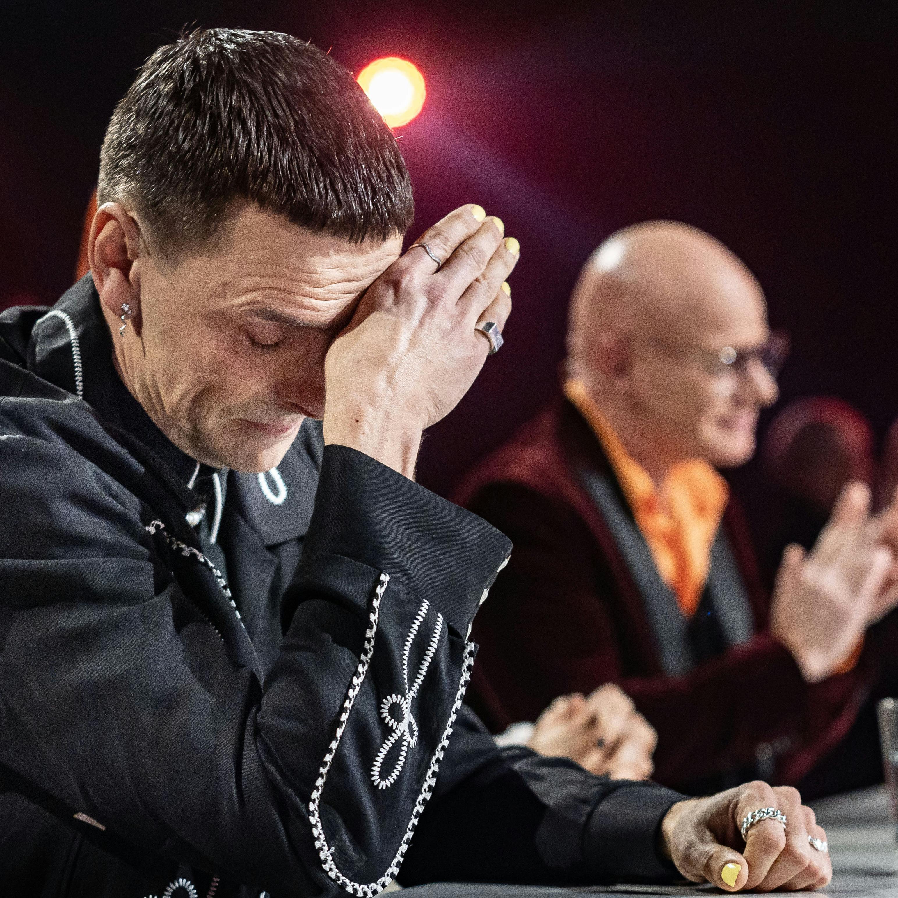 Simon Kvamm lod tårerne få frit løb på live-tv. Nu forklarer han, hvorfor han blev så rørt over Helene Franks præstation.