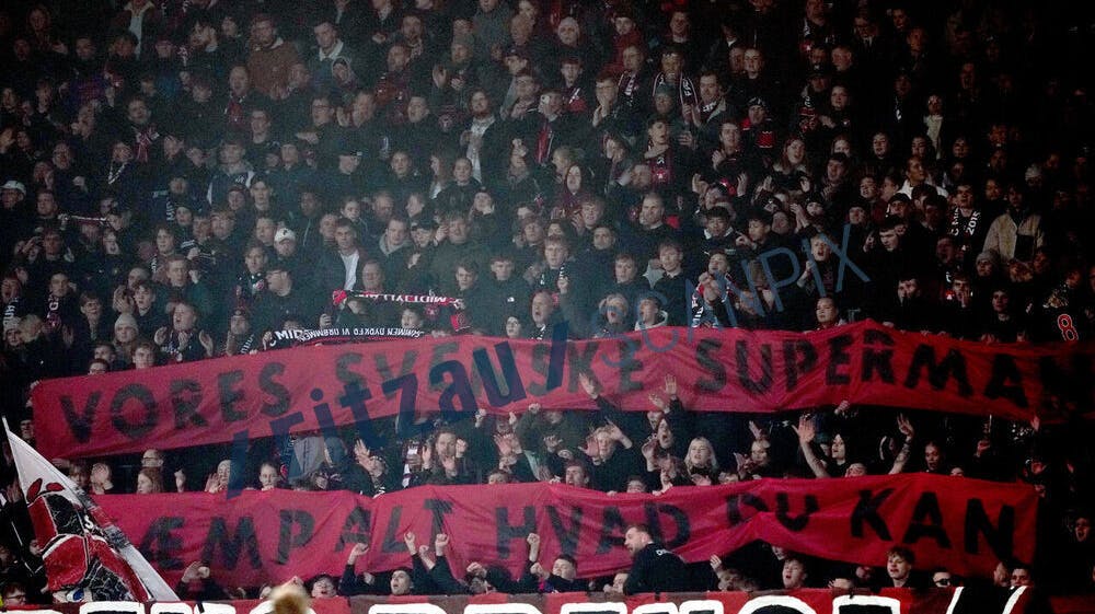 FC Midtjylland supportrar hyllar den svenska spelaren Kristoffer Olsen. Hyldes til Kristoffer Olsson da FC Midtjylland møder FC København i Superligaen på MCH Arena i Herning, fredag den 1. marts 2024. (Foto: Claus Fisker/Ritzau Scanpix)