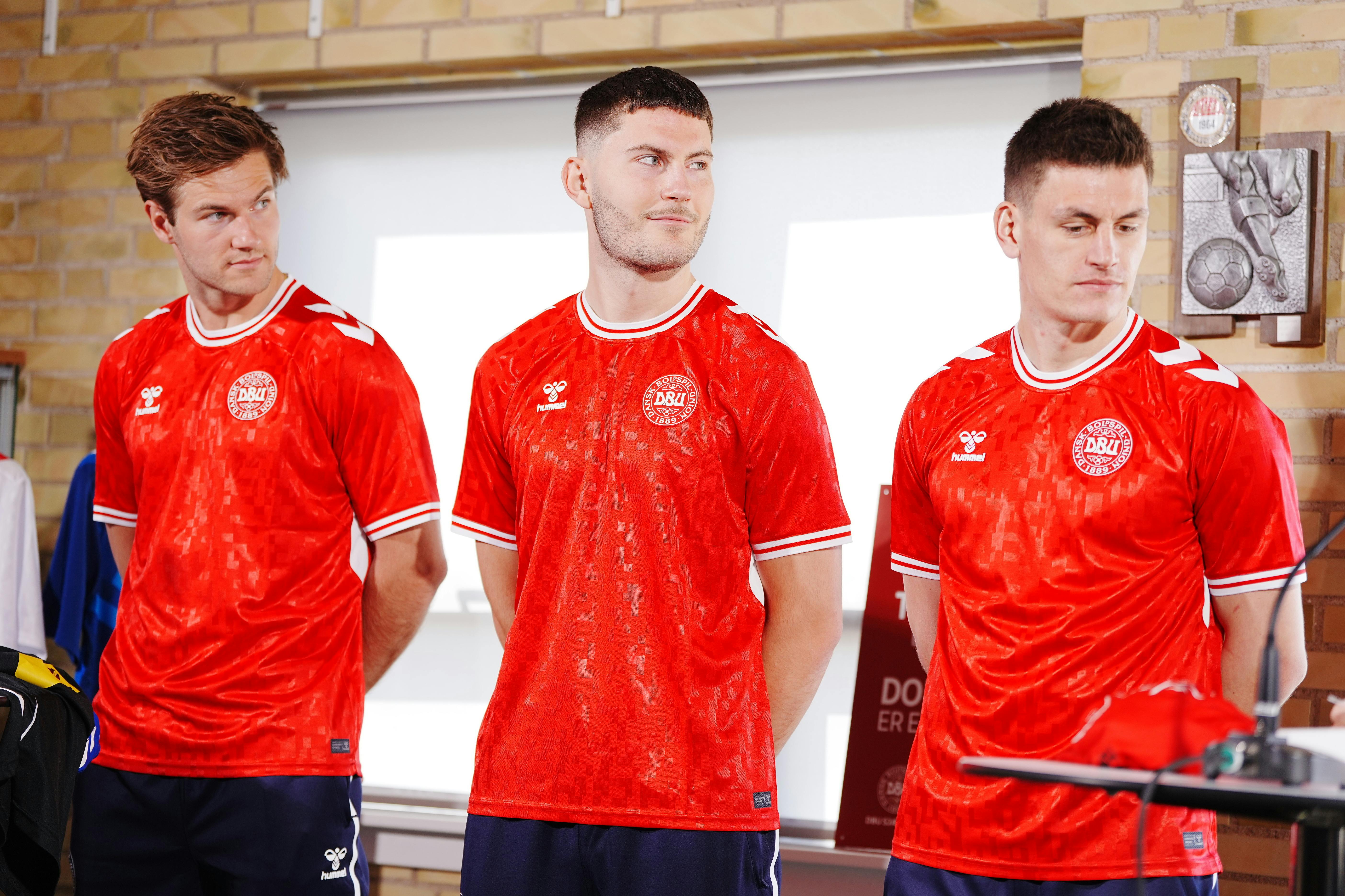 Joachim Andersen, Jonas Wind og Joachim Maehle står her i de nye trøjer. 