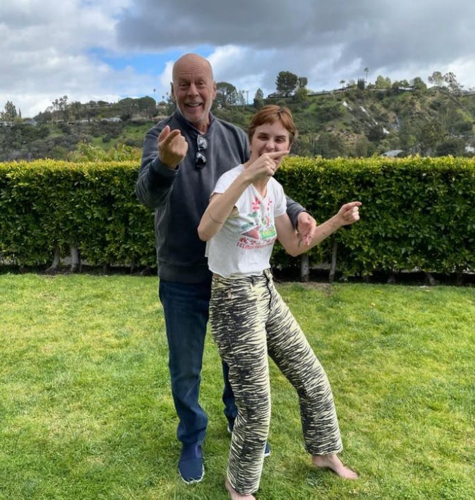 Tallulah Willis med sin kendte far, Bruce Willis, der i 2022 blev diagnosticeret med demens.