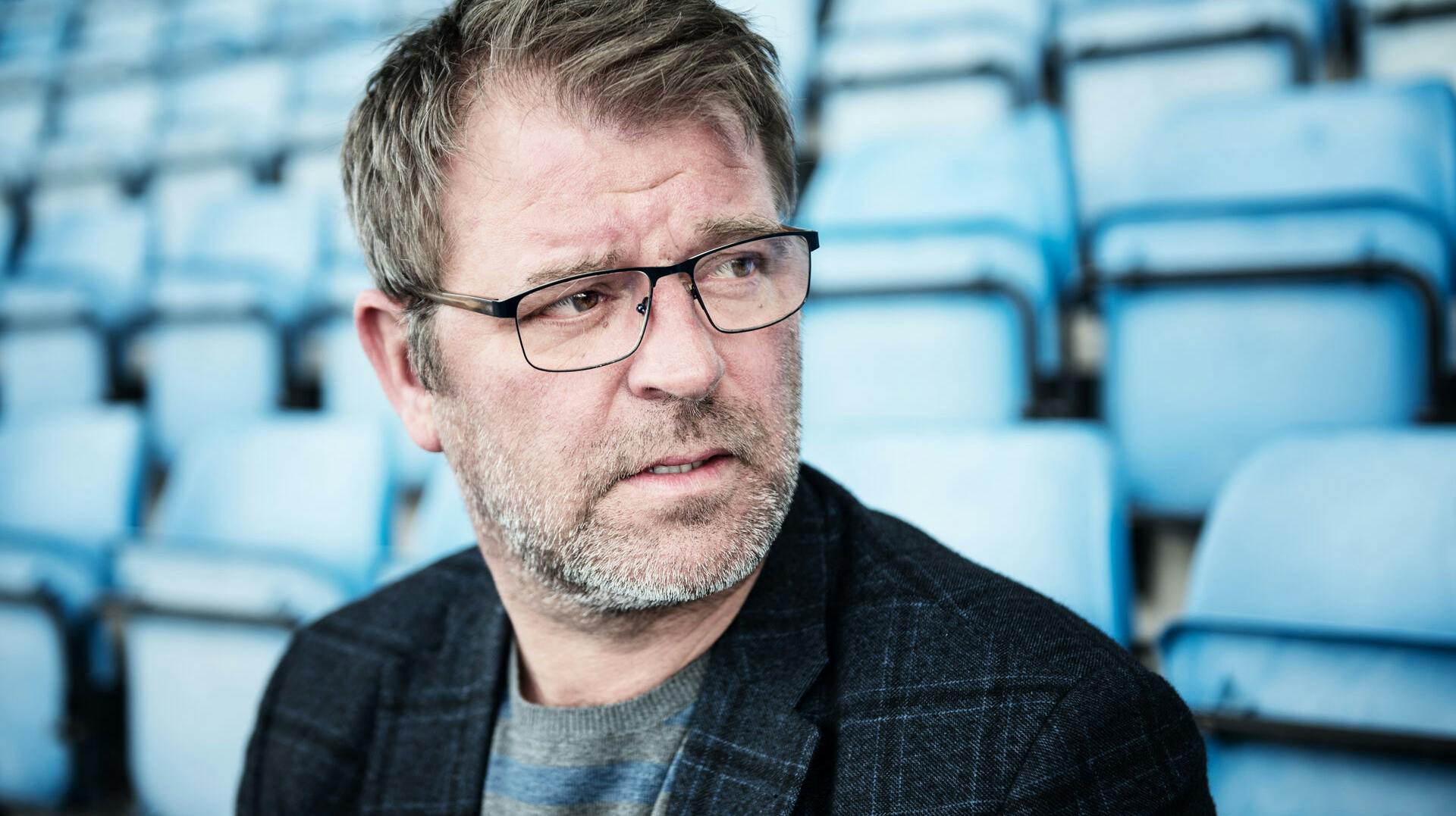 Peter Lassen jagter en kæreste til en af holdets store profiler. 