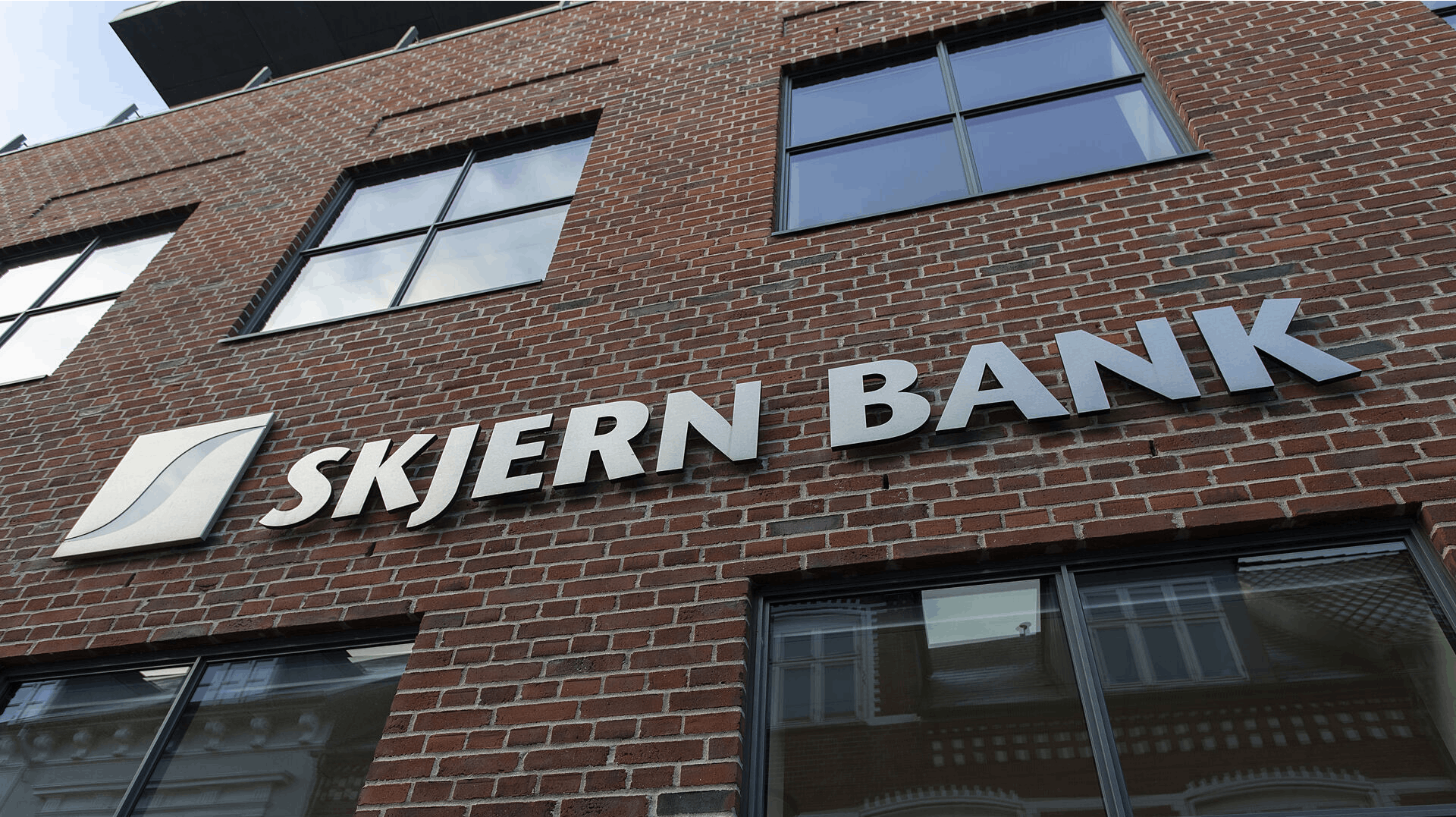 Hovedsædet for Skjern Bank på Banktorvet i Skjern i Ringkøbing-Skjern Kommune.