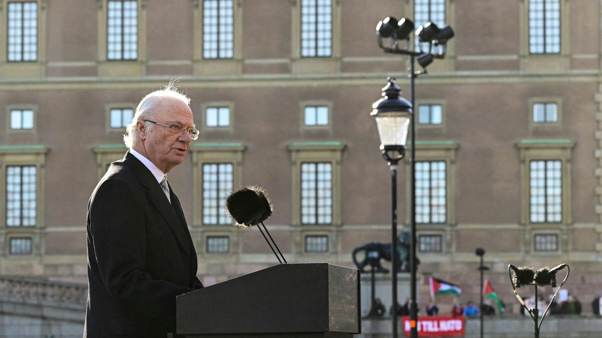 Kong Carl Gustaf holdt tale på Riksdagen ved det svenske parlament. Nu er to personer anholdt for at planlægge angreb, der skulle udføres den dag.