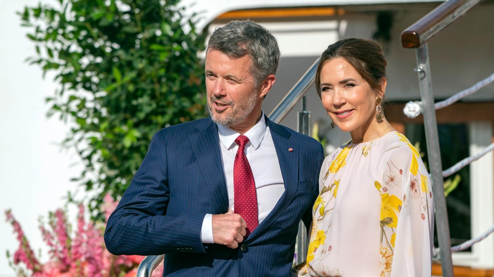 Kong Frederik, 55, og dronning Mary, 52, forskanser sig på Amalienborg. Både hæderstegnsmiddag for Forsvaret, Flyvevåbnet og Beredskabsstyrelsen og statsrådsmiddagen forleden blev holdt hjemme i privaten.