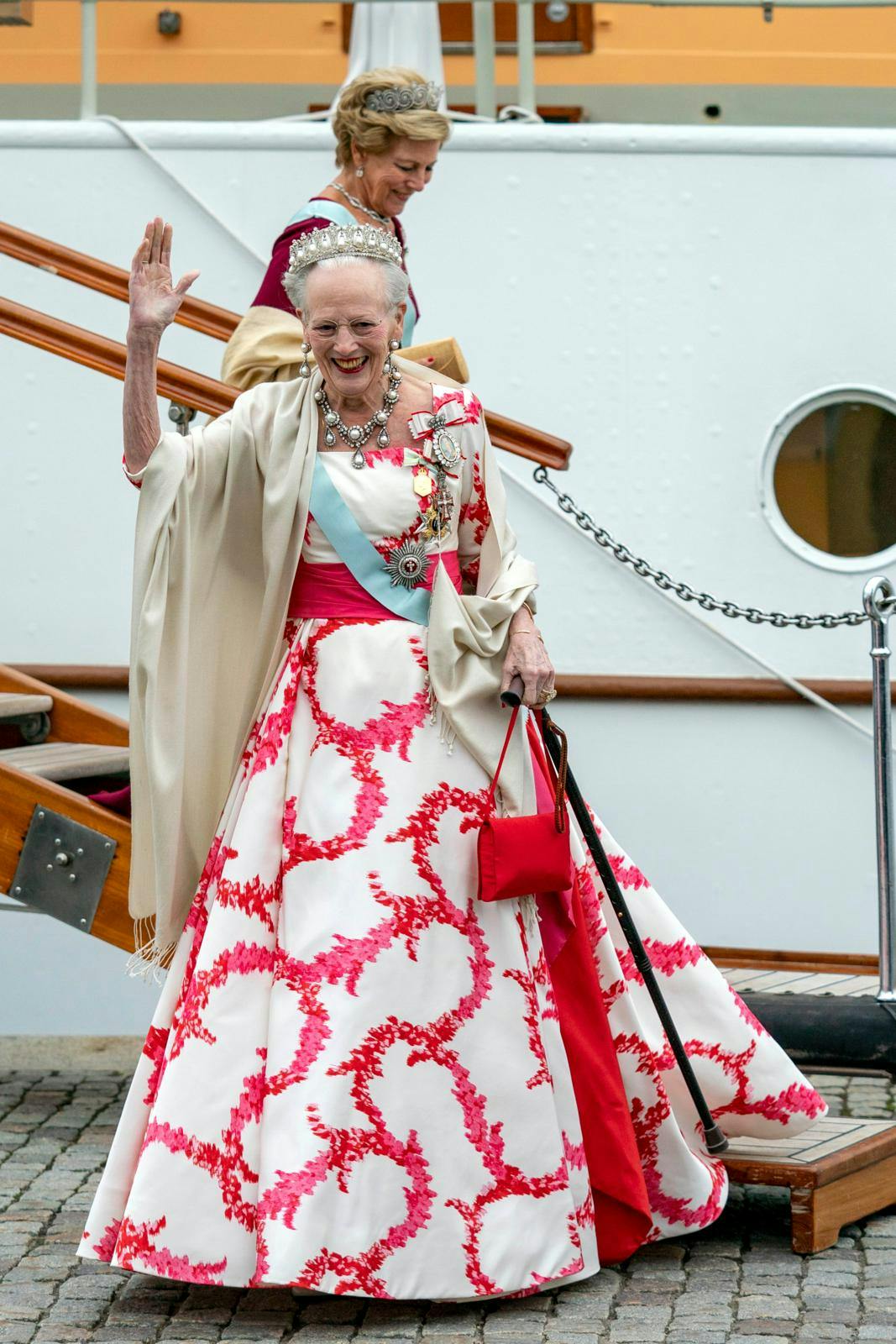 Ifølge kongehuseksperten forsøger Frederik at lægge luft til 83-årige dronning Margrethes stil som regent.