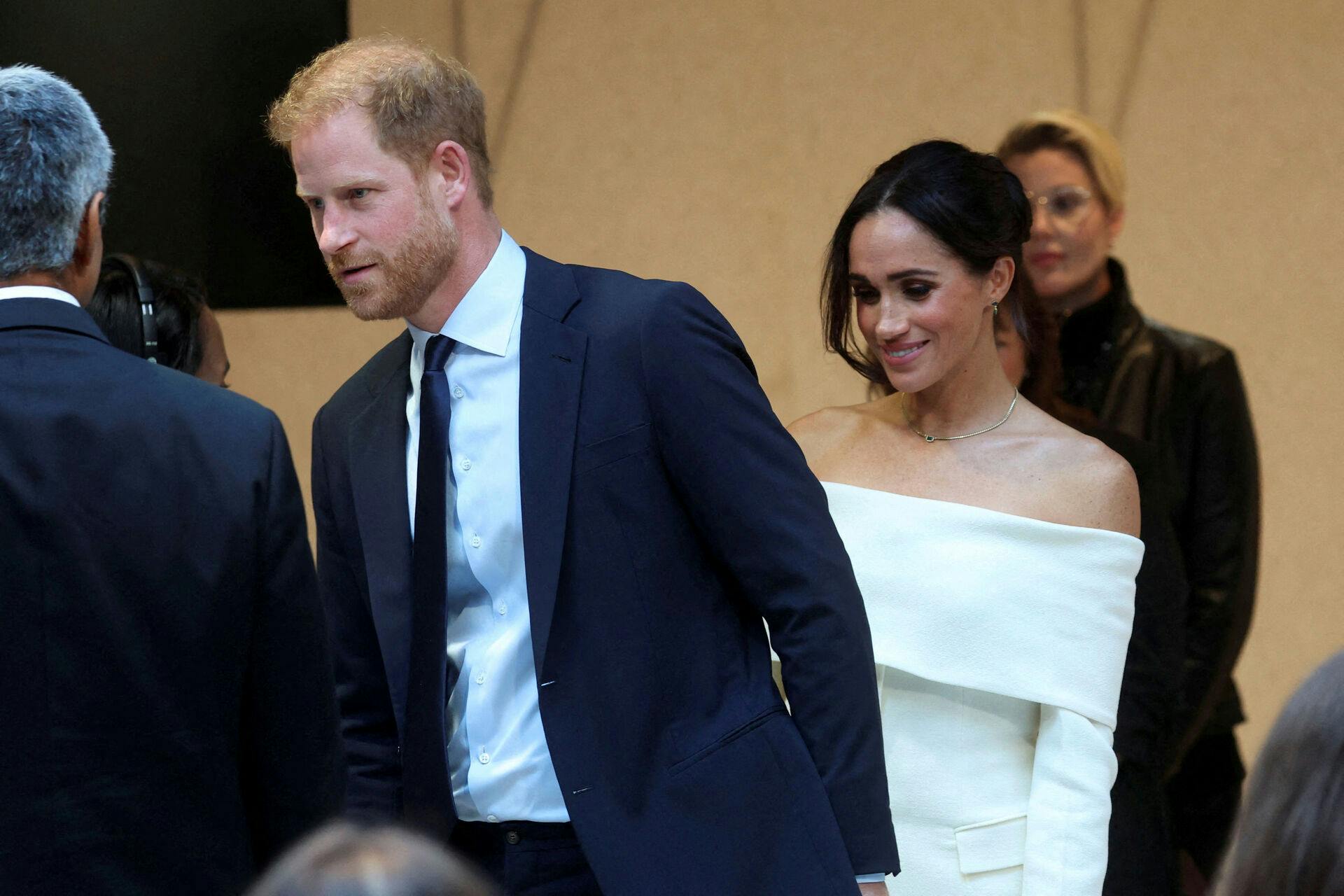 Prins Harry og Meghan risikerer nu at skulle finde et andet land at bo i.