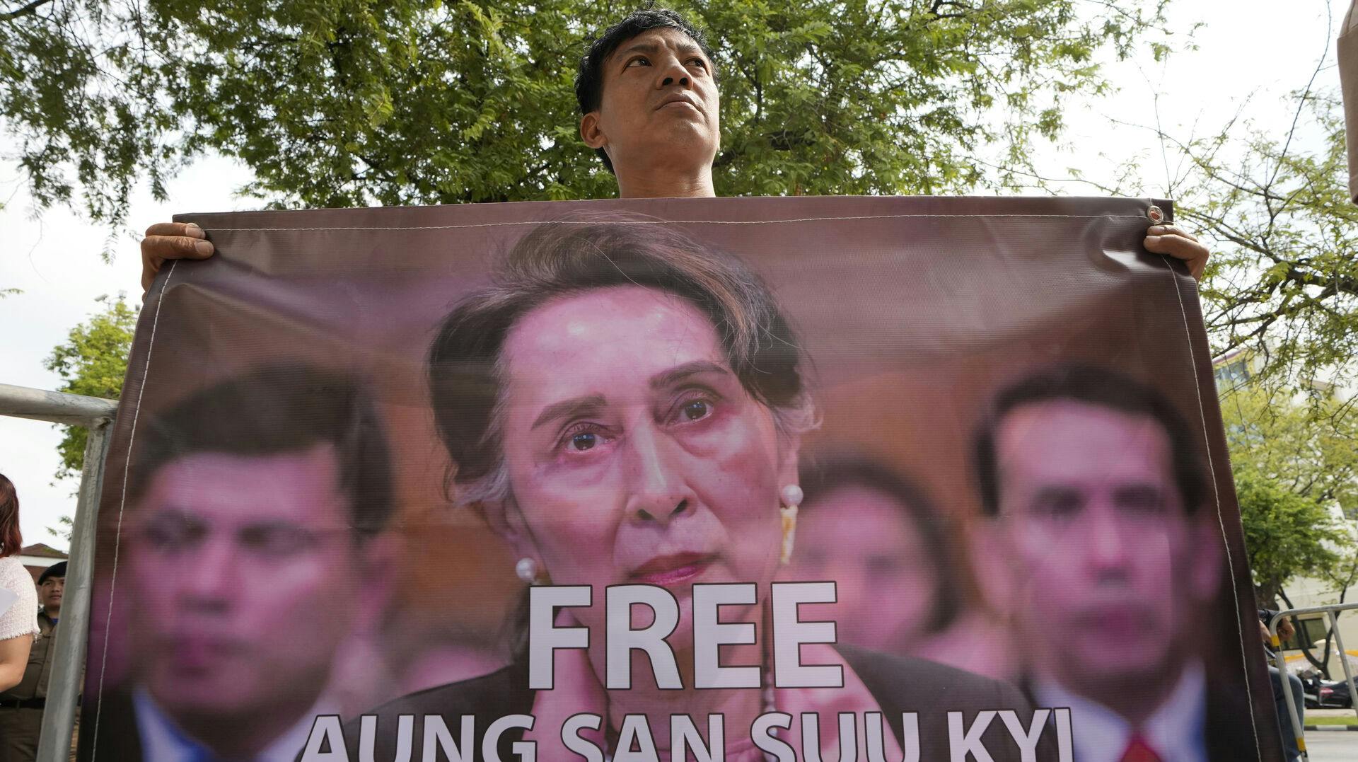 Demokratisk valgte Suu Kyi afsoner straffe på i alt 27 år for lovovertrædelser, som hendes støtter kalder fabrikerede.