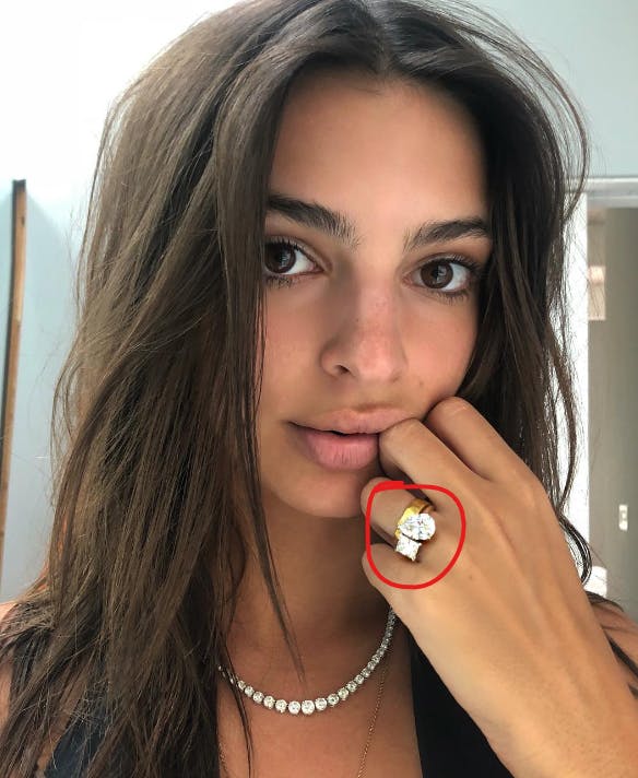 Sådan så ringen ud, da hun oprindeligt fik den på fingeren i 2018.