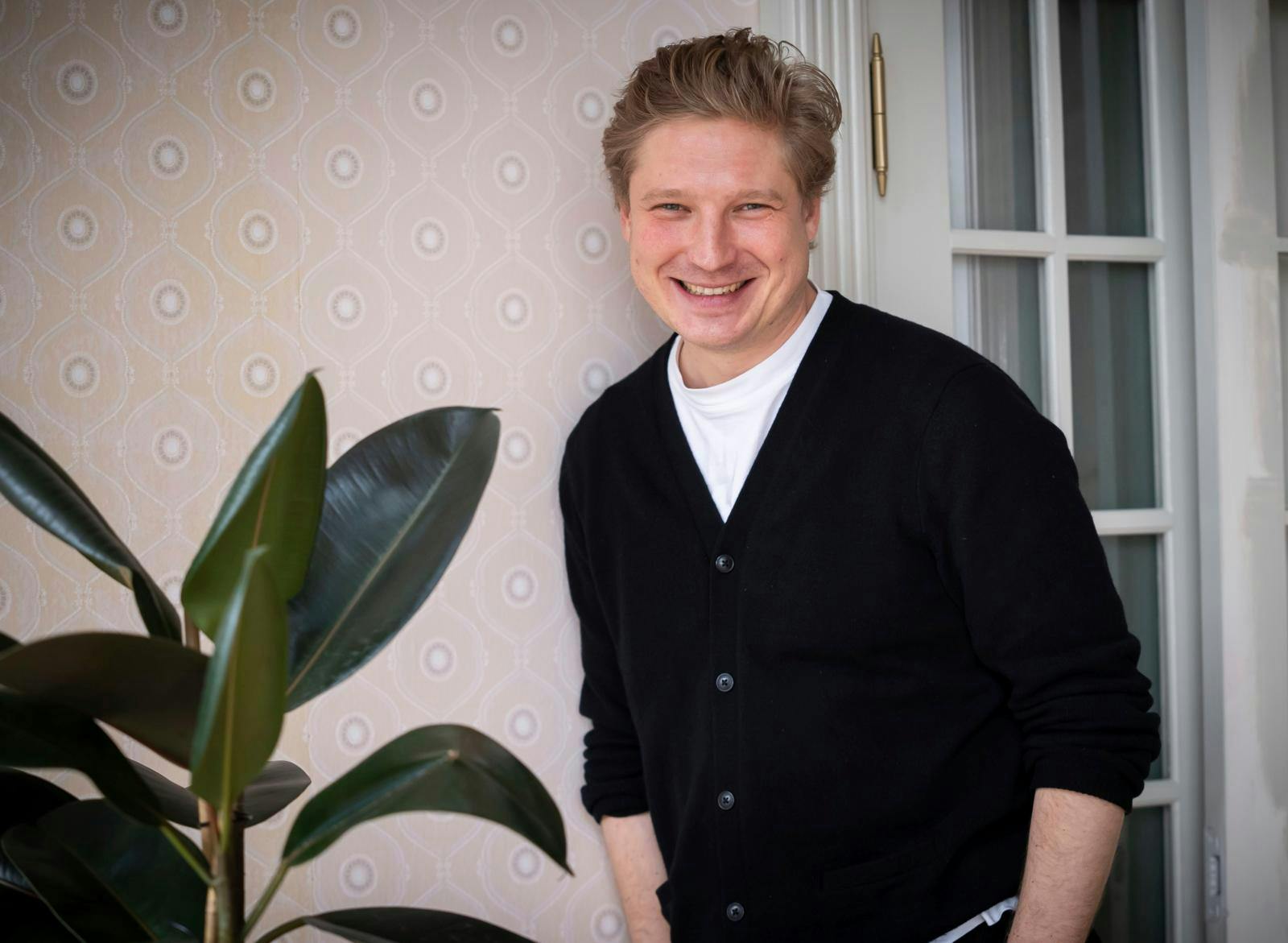 I den virkelige verden er Anton Rubtsov forelsket i tyske Anna Herrmann, som også er skuespiller. De er dog hverken gift eller har børn: – Men jeg ville elske at få det, siger charmøren med et smil.