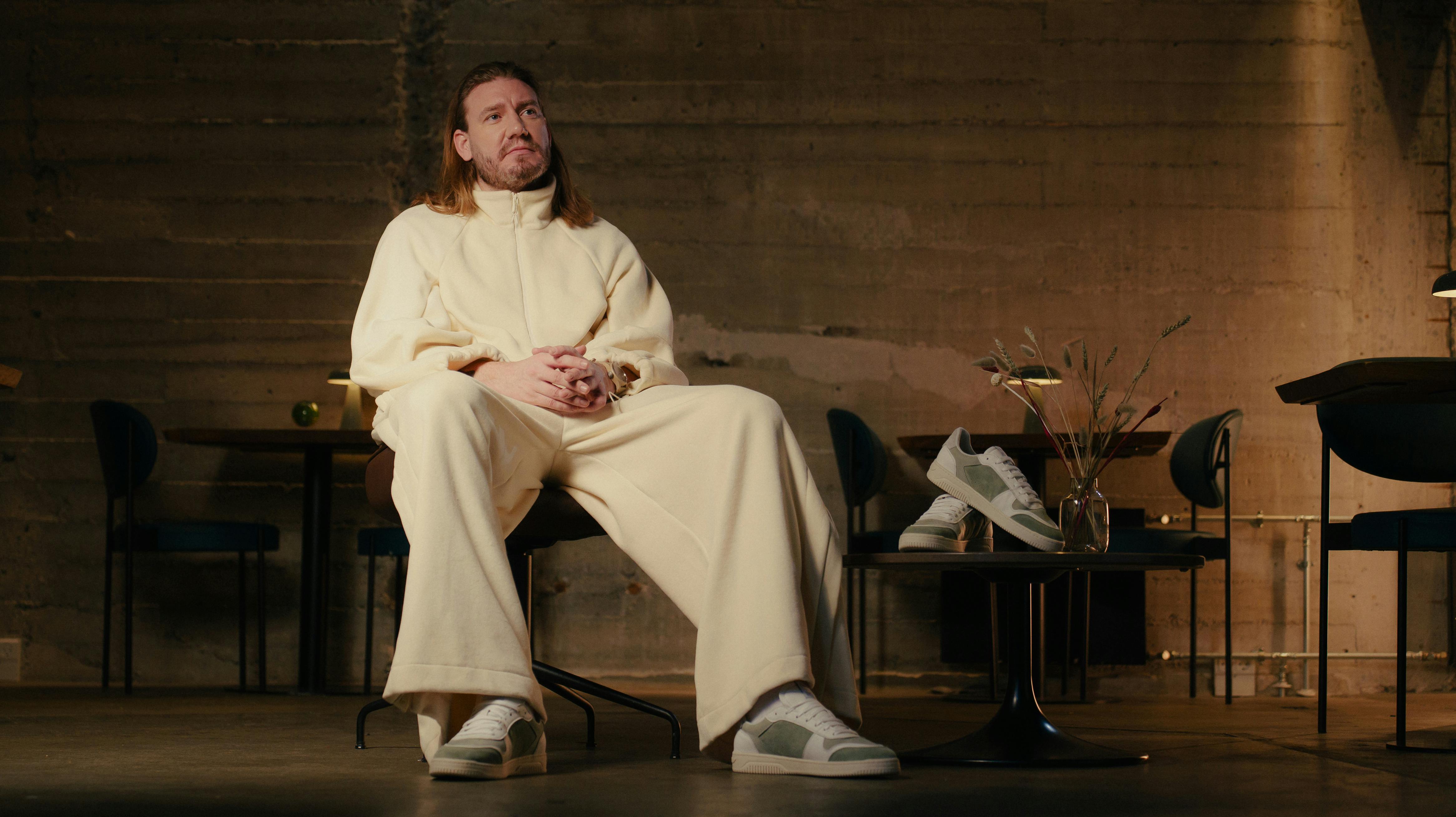 Nu kan du få fingrene i Bendtners ny skokollektion.